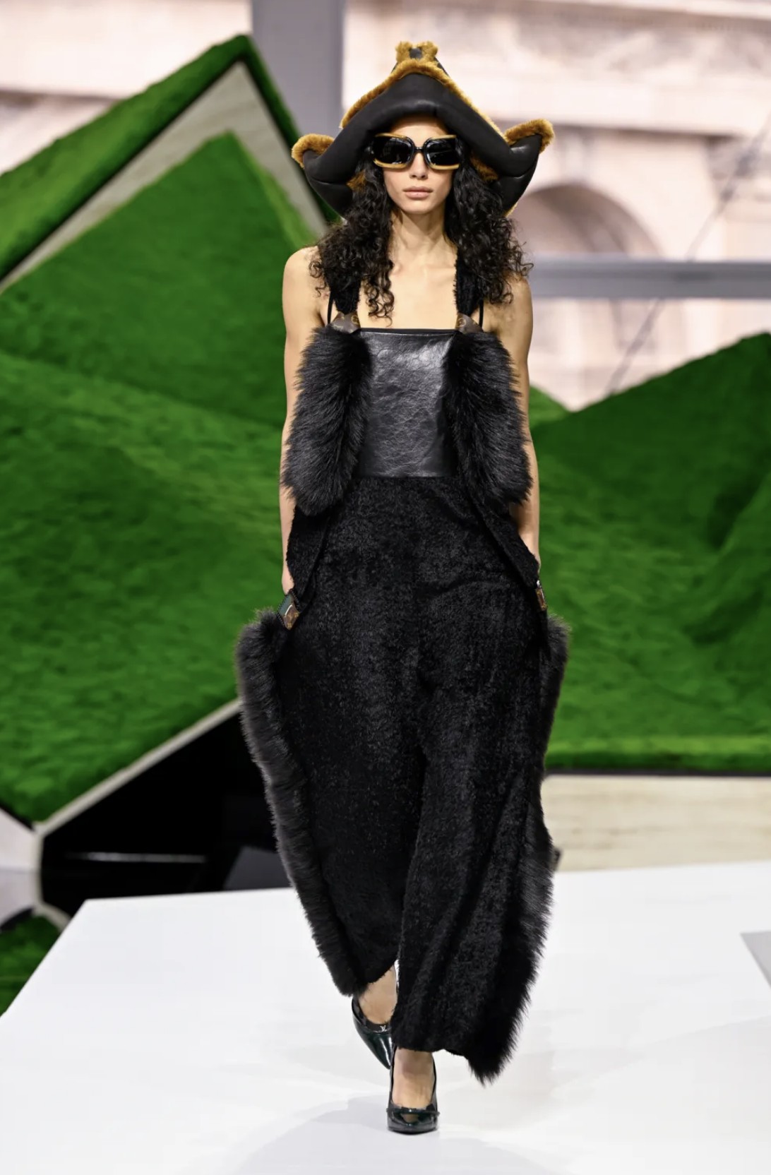 Hinh anh Trở về với thực tế thương mại 14