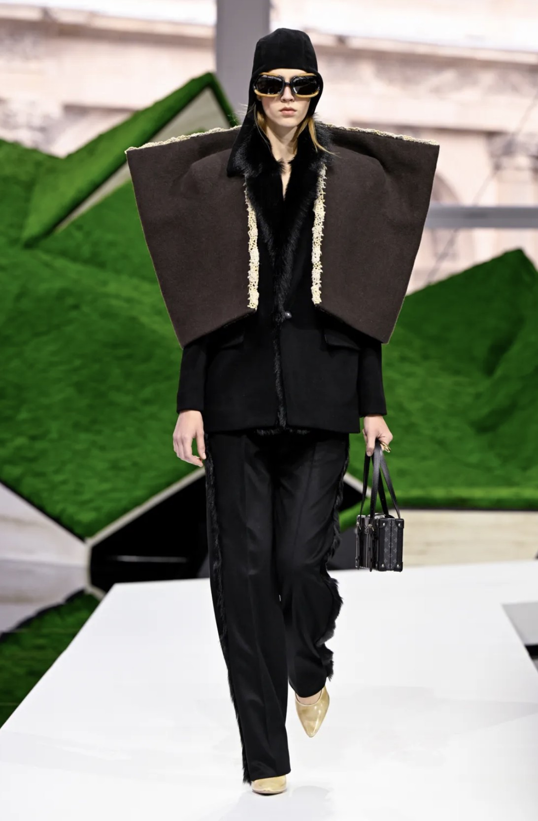 Hinh anh Trở về với thực tế thương mại 34