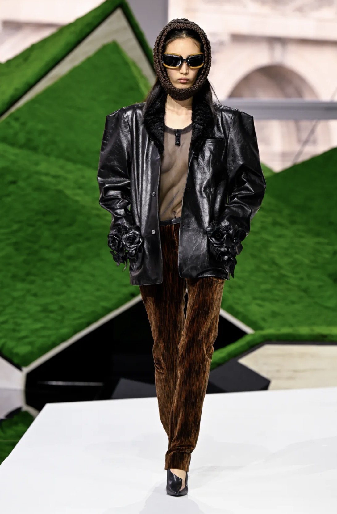 Hinh anh Trở về với thực tế thương mại 15