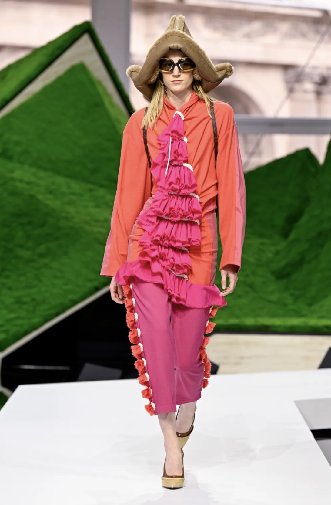 Hinh anh Trở về với thực tế thương mại 16