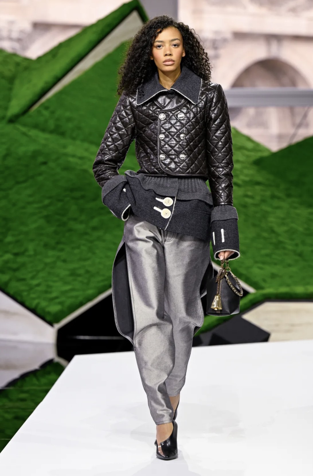 Hinh anh Trở về với thực tế thương mại 27