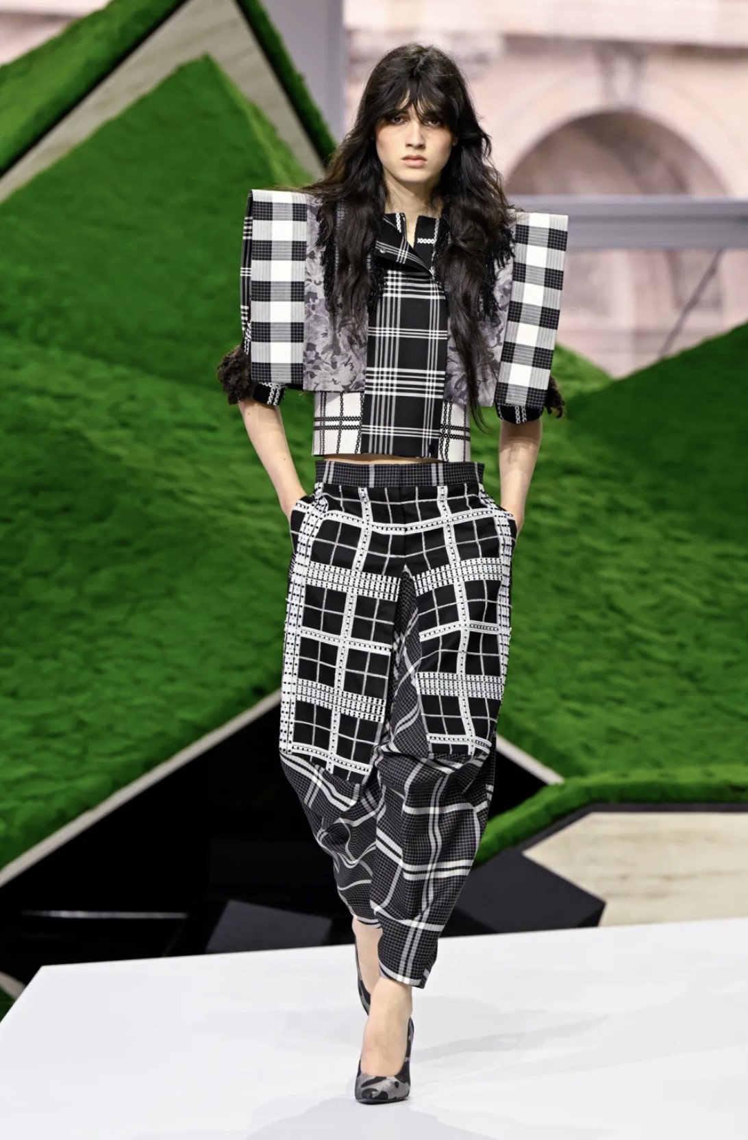 Hinh anh Trở về với thực tế thương mại 28