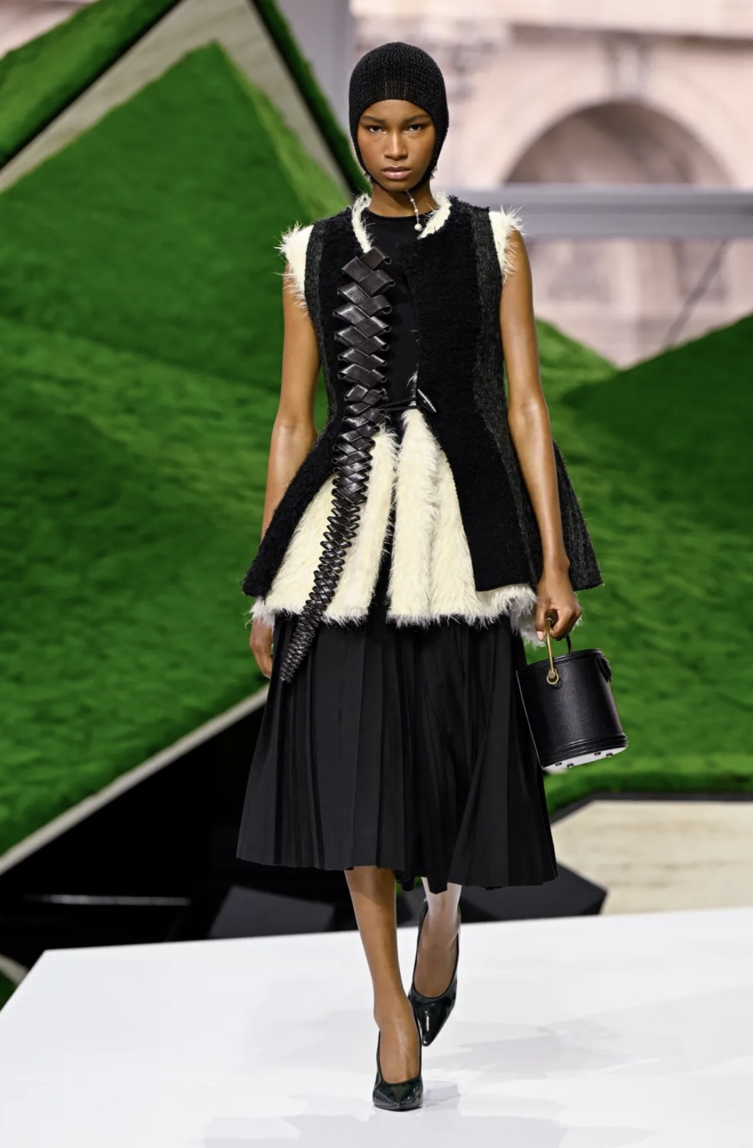 Hinh anh Trở về với thực tế thương mại 38