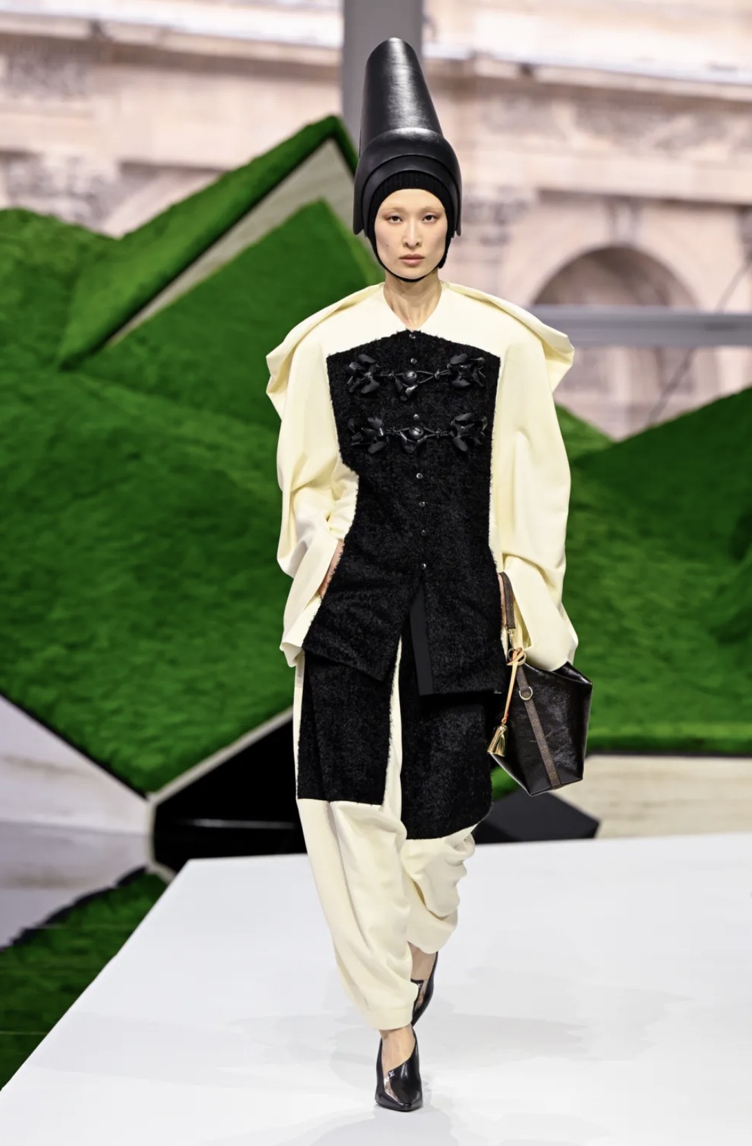 Hinh anh Trở về với thực tế thương mại 6