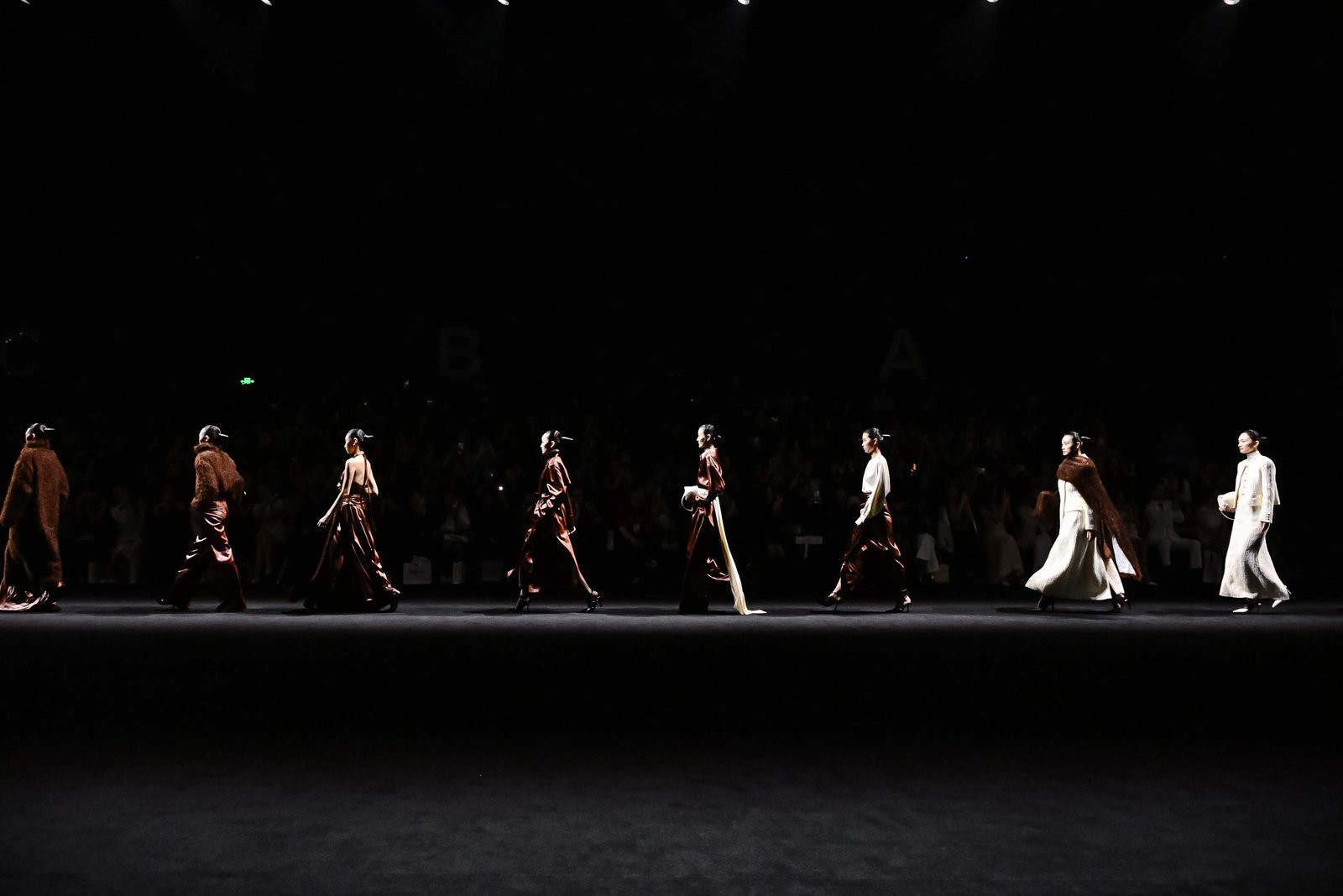 Hinh anh Bền chí - Bền bỉ - Bền vững: WHITE ANT và trái ngọt đầu tiên tại Shanghai Fashion Week 43