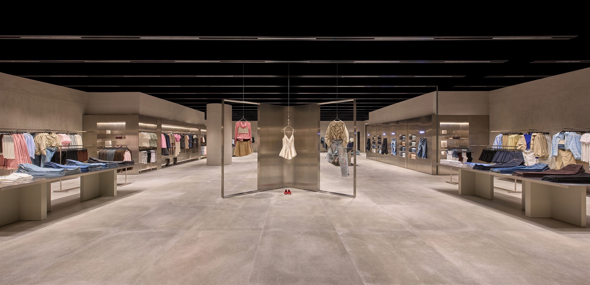 Hinh anh Và chính ở điểm này, Zara không chỉ đang cạnh tranh với H&amp;M hay Shein. Họ đang tái định nghĩa lại vị trí của mình trong toàn bộ hệ sinh thái thời trang. 3