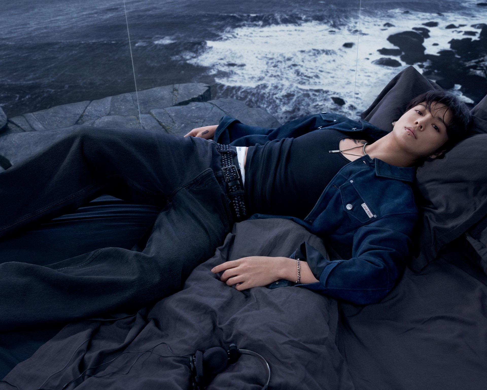 Hinh anh Jung Kook và chương mới của Denim tại Calvin Klein 4