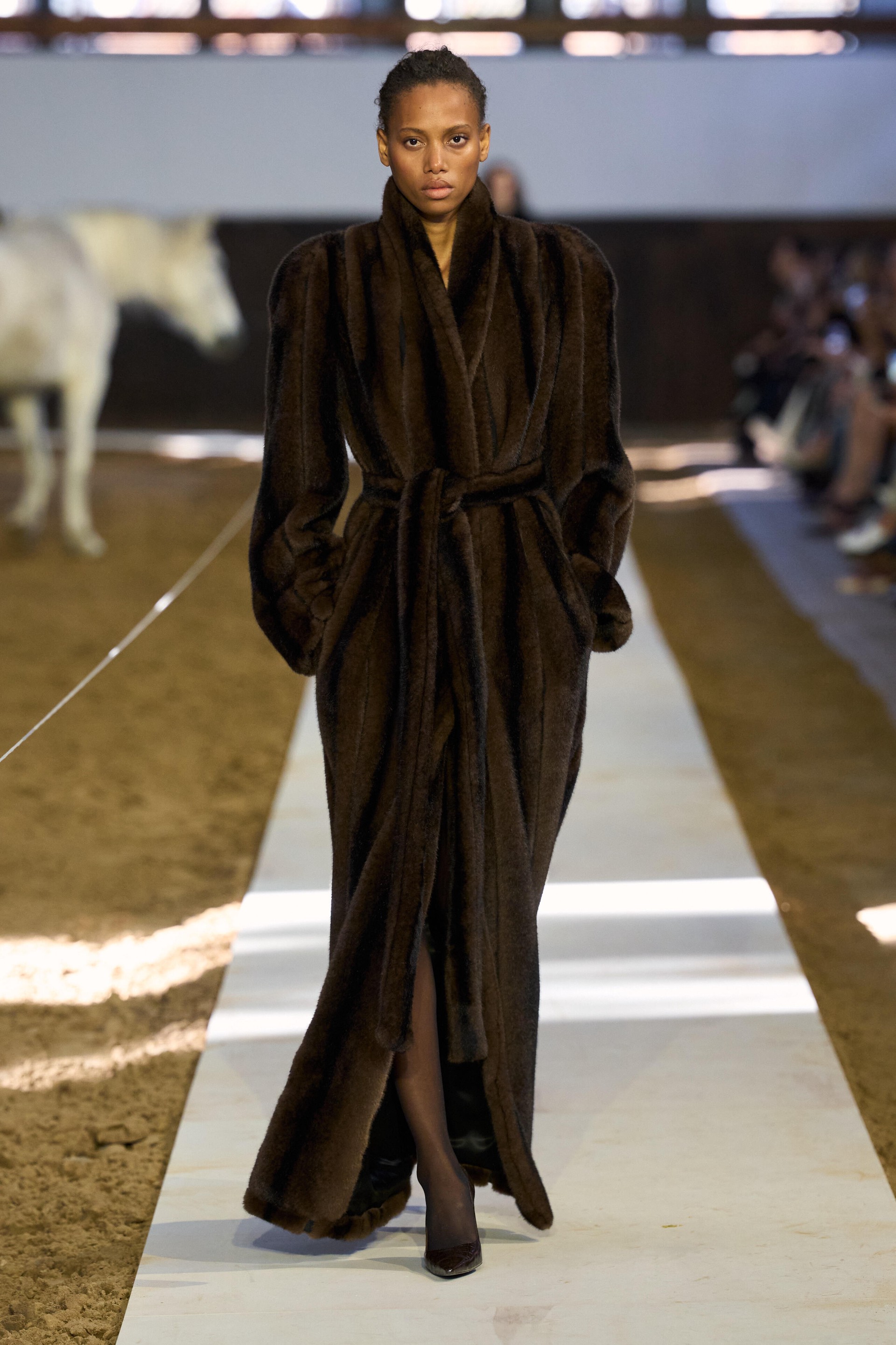 Hinh anh Trang tự sự của Stella McCartney mùa Thu Đông 2026  17