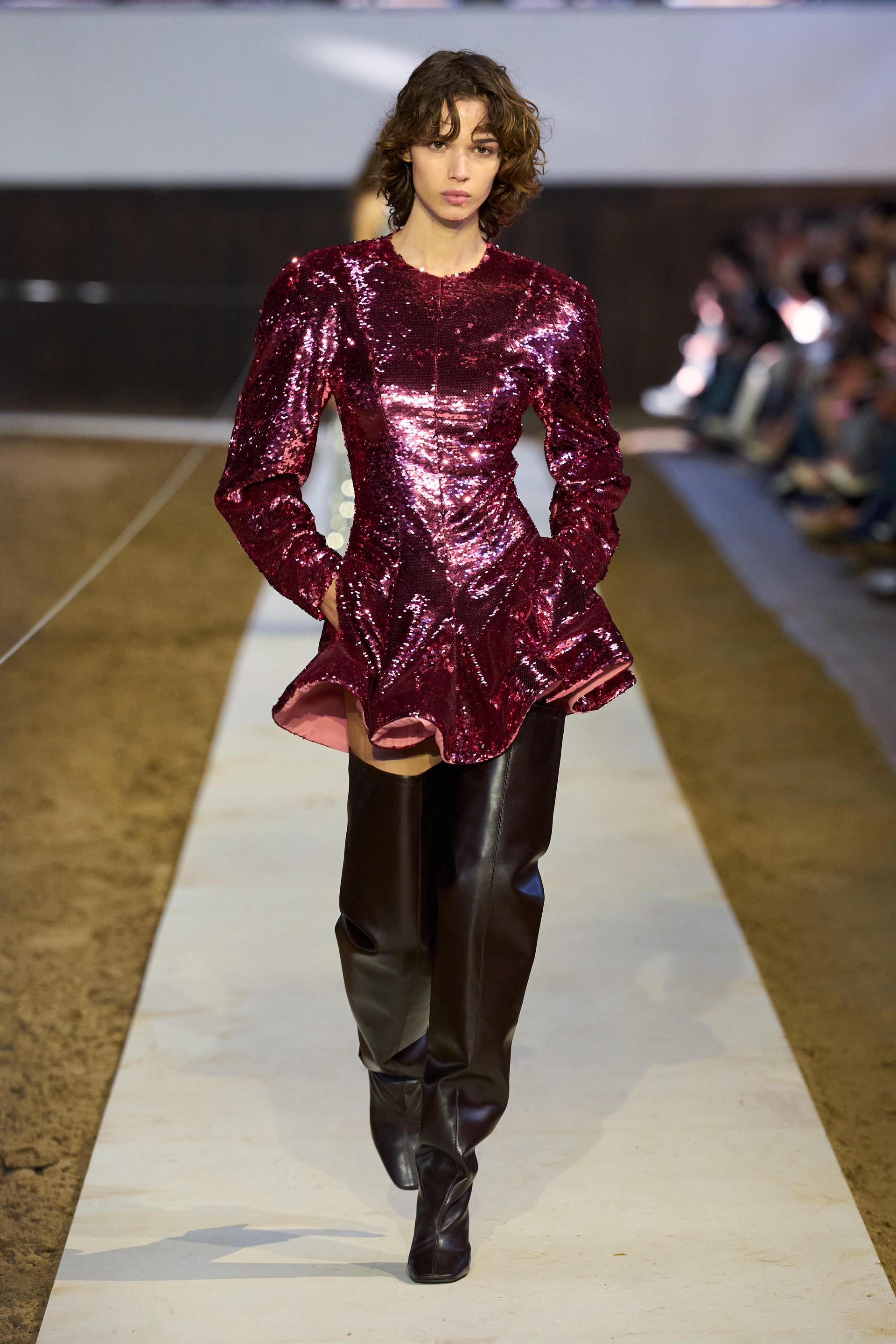 Hinh anh Trang tự sự của Stella McCartney mùa Thu Đông 2026  24