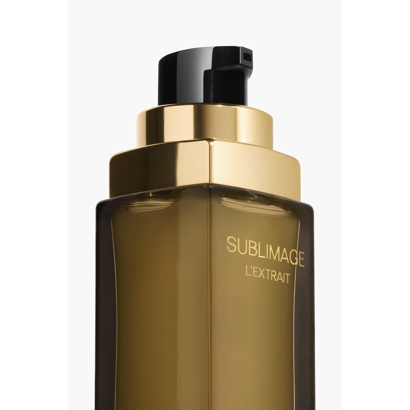 Hinh anh Hóa thân thành CHANEL muse với 2 makeup looks từ CHANEL FW26 4