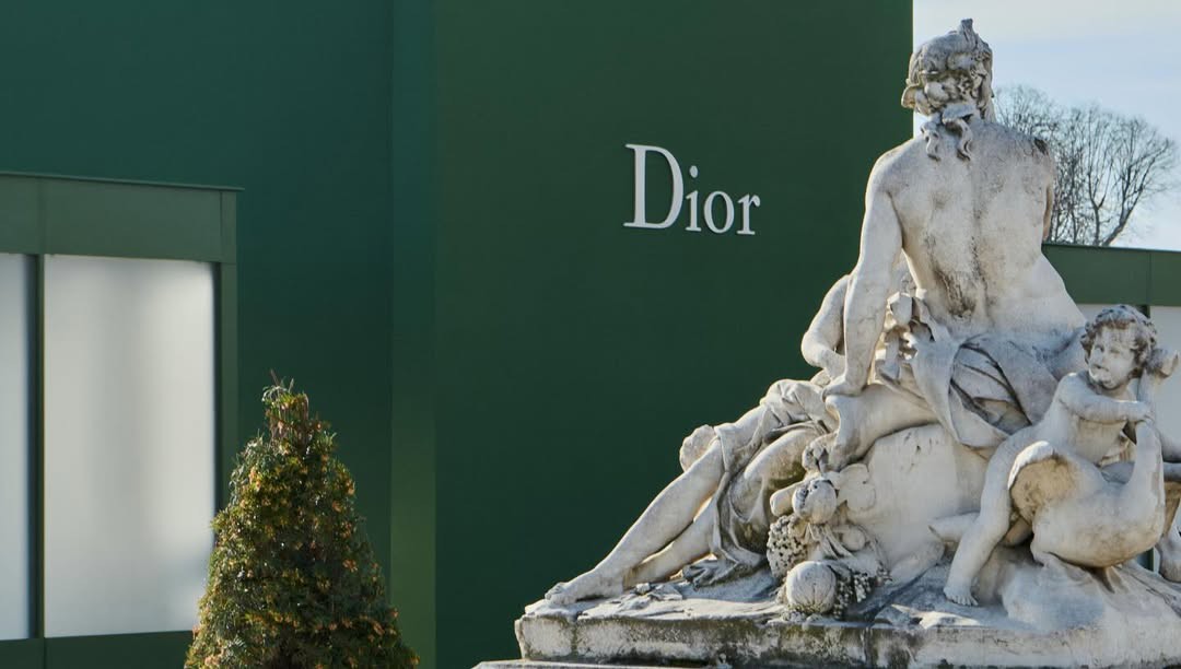 Hinh anh Dior Fall Winter 2026: Jonathan Anderson dạo chơi giữa khu vườn ngập nắng  2