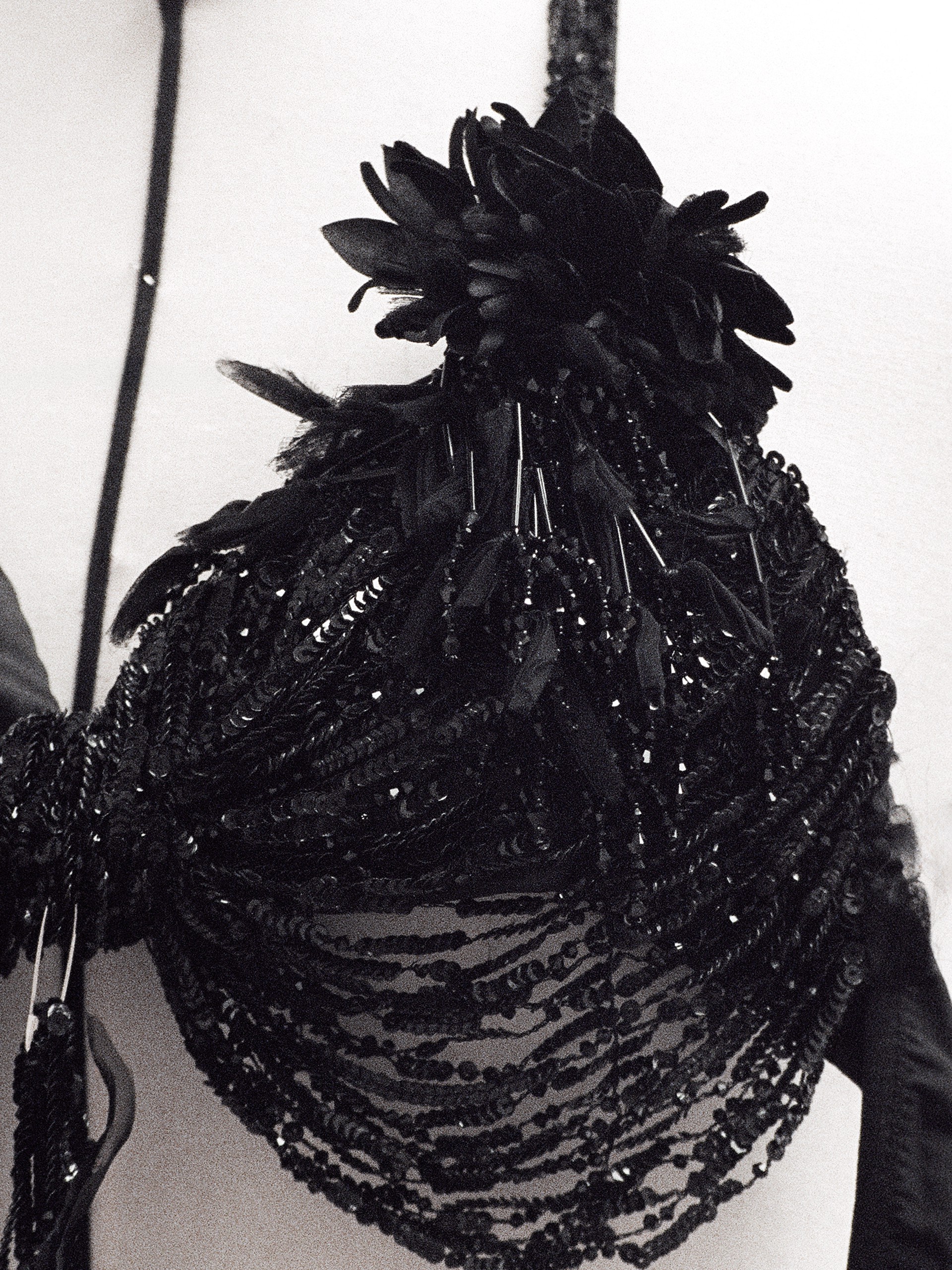 Hinh anh Dior x Sabrina Carpenter: Cú bắt tay đắt giá phủ bóng sân khấu Coachella 2026 13