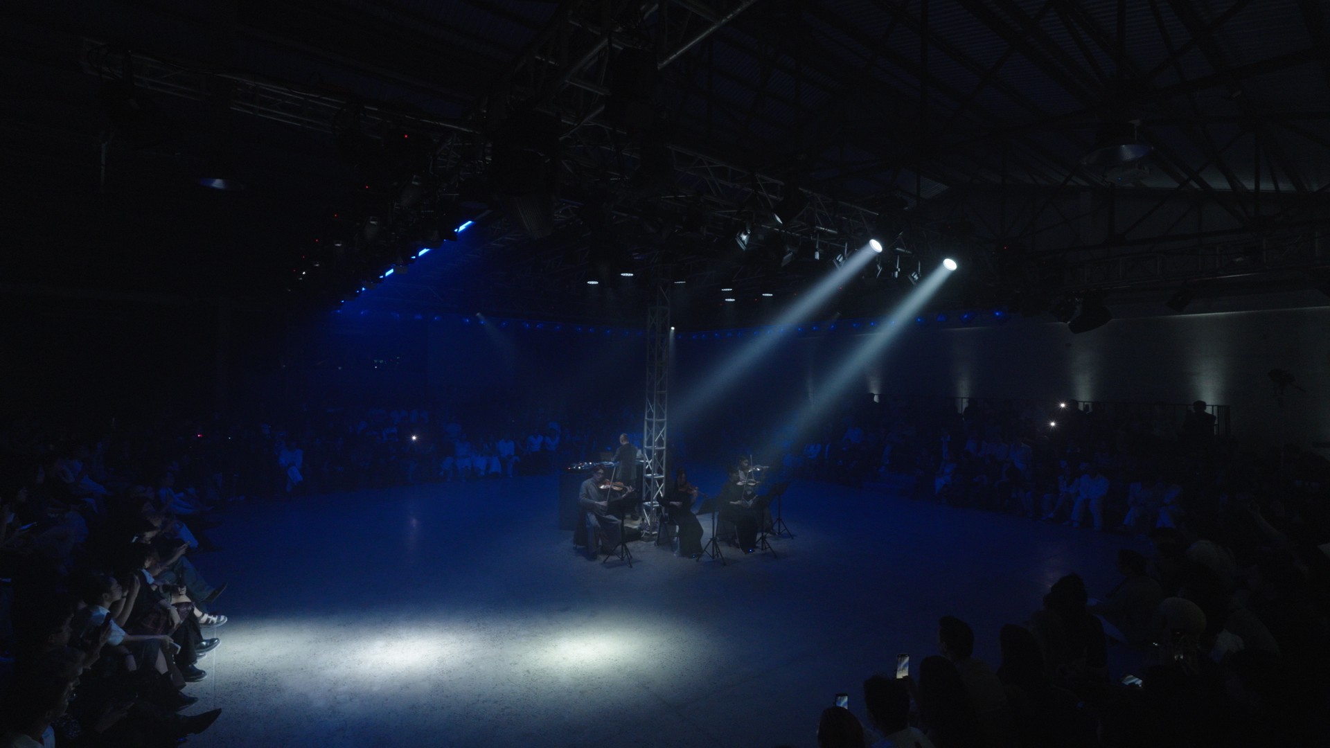 Hinh anh Rue Miche Annual Runway 2026: “Kinh tế trải nghiệm" trở thành kim chỉ nam cho thời trang nội địa 4