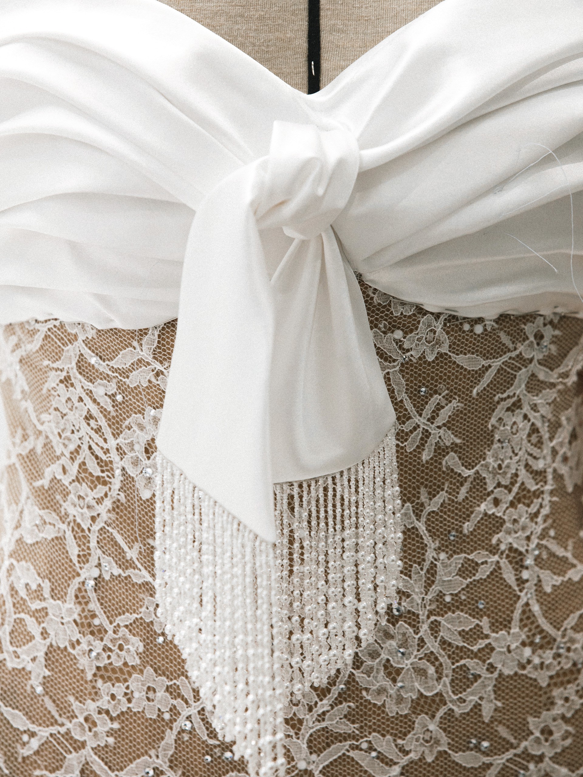 Hinh anh Dior x Sabrina Carpenter: Cú bắt tay đắt giá phủ bóng sân khấu Coachella 2026 16