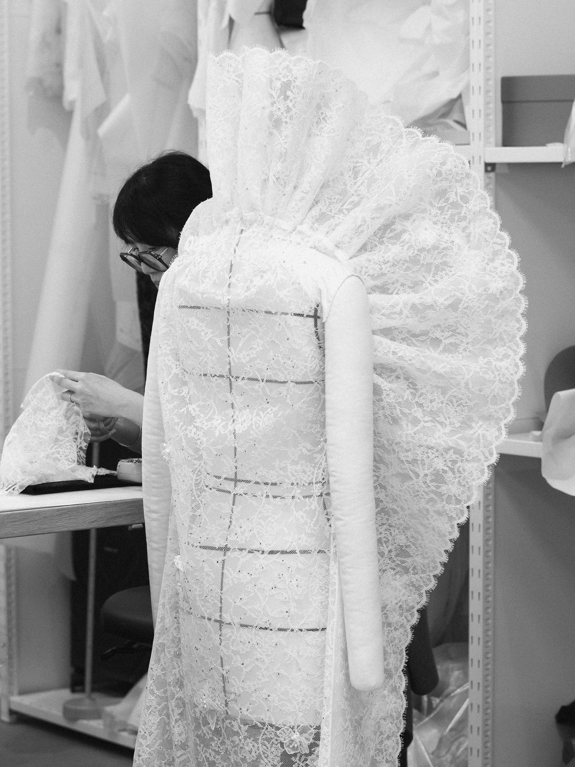 Hinh anh Dior x Sabrina Carpenter: Cú bắt tay đắt giá phủ bóng sân khấu Coachella 2026 14