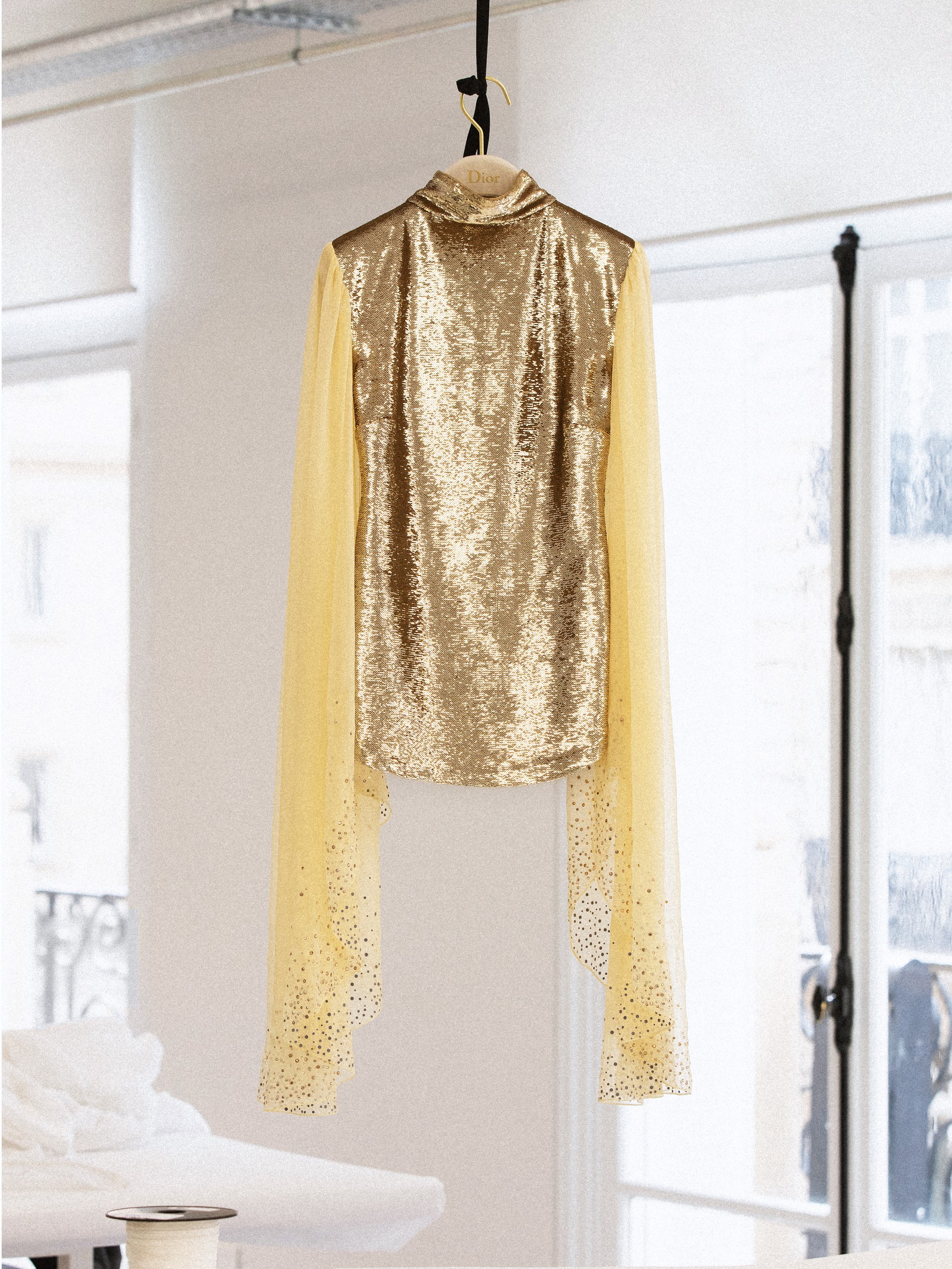 Hinh anh Dior x Sabrina Carpenter: Cú bắt tay đắt giá phủ bóng sân khấu Coachella 2026 8