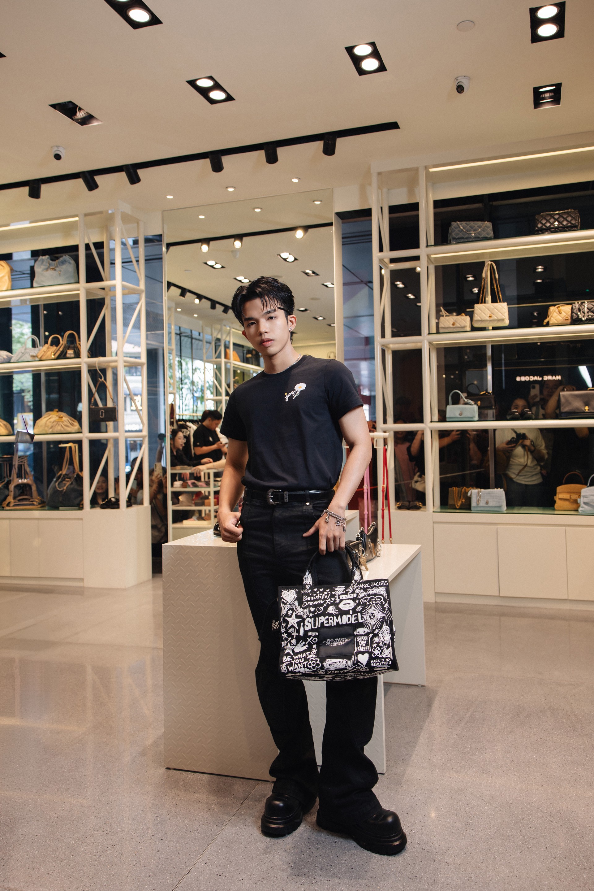 Hinh anh Marc Jacobs Xuân 2026: Không còn là sự cố, Y2K trở thành sự tính toán đầy thẩm mỹ 8