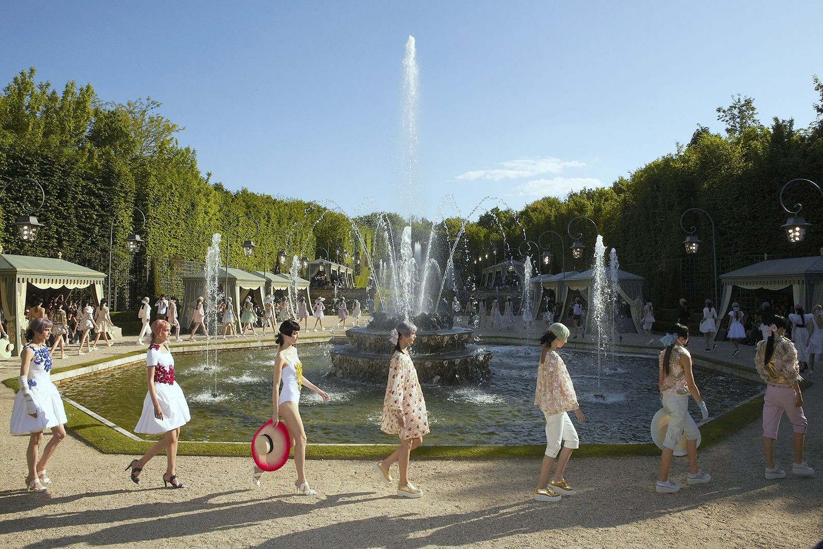 Hinh anh Đằng sau những chuyến viễn du: Chiến lược Cruise Show của CHANEL 14