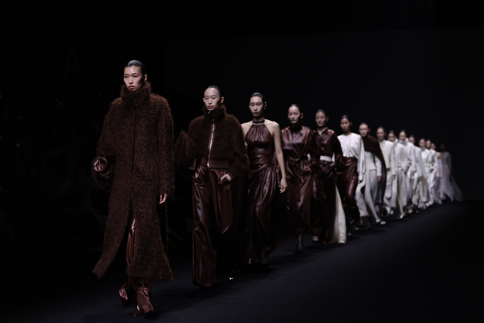 Hinh anh Bền chí - Bền bỉ - Bền vững: WHITE ANT và trái ngọt đầu tiên tại Shanghai Fashion Week 1