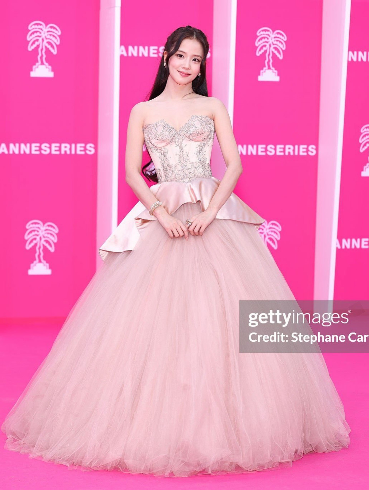 Hinh anh Miss Sohee và Cartier ‘hộ tống’ Jisoo nhận giải Madame Figaro Rising Star Award tại Canneseries 10