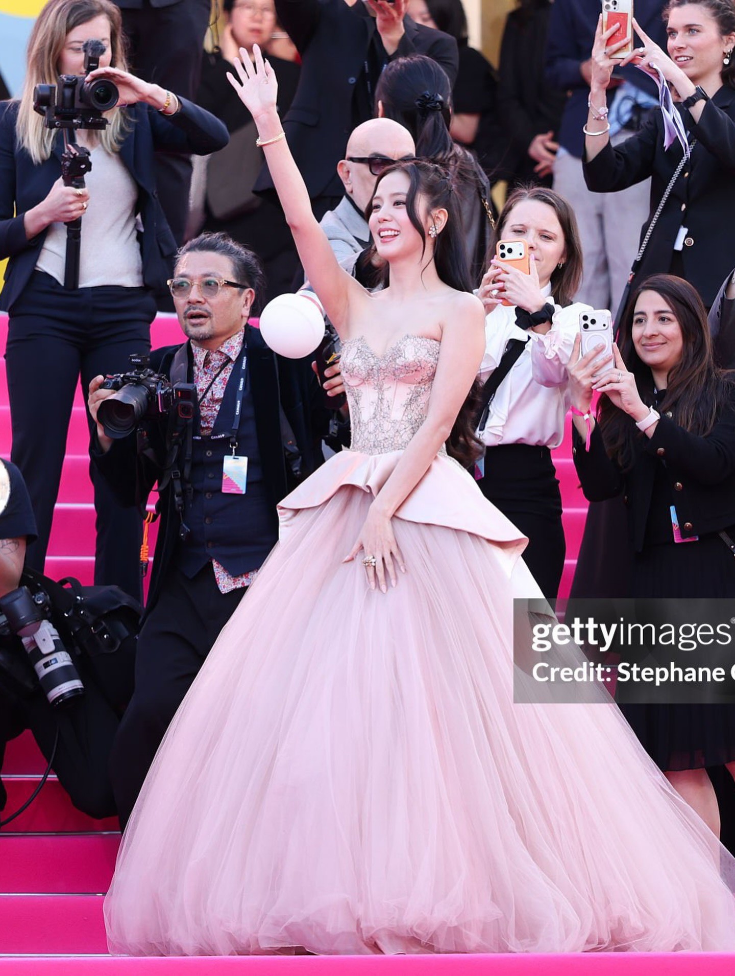 Hinh anh Miss Sohee và Cartier ‘hộ tống’ Jisoo nhận giải Madame Figaro Rising Star Award tại Canneseries 9