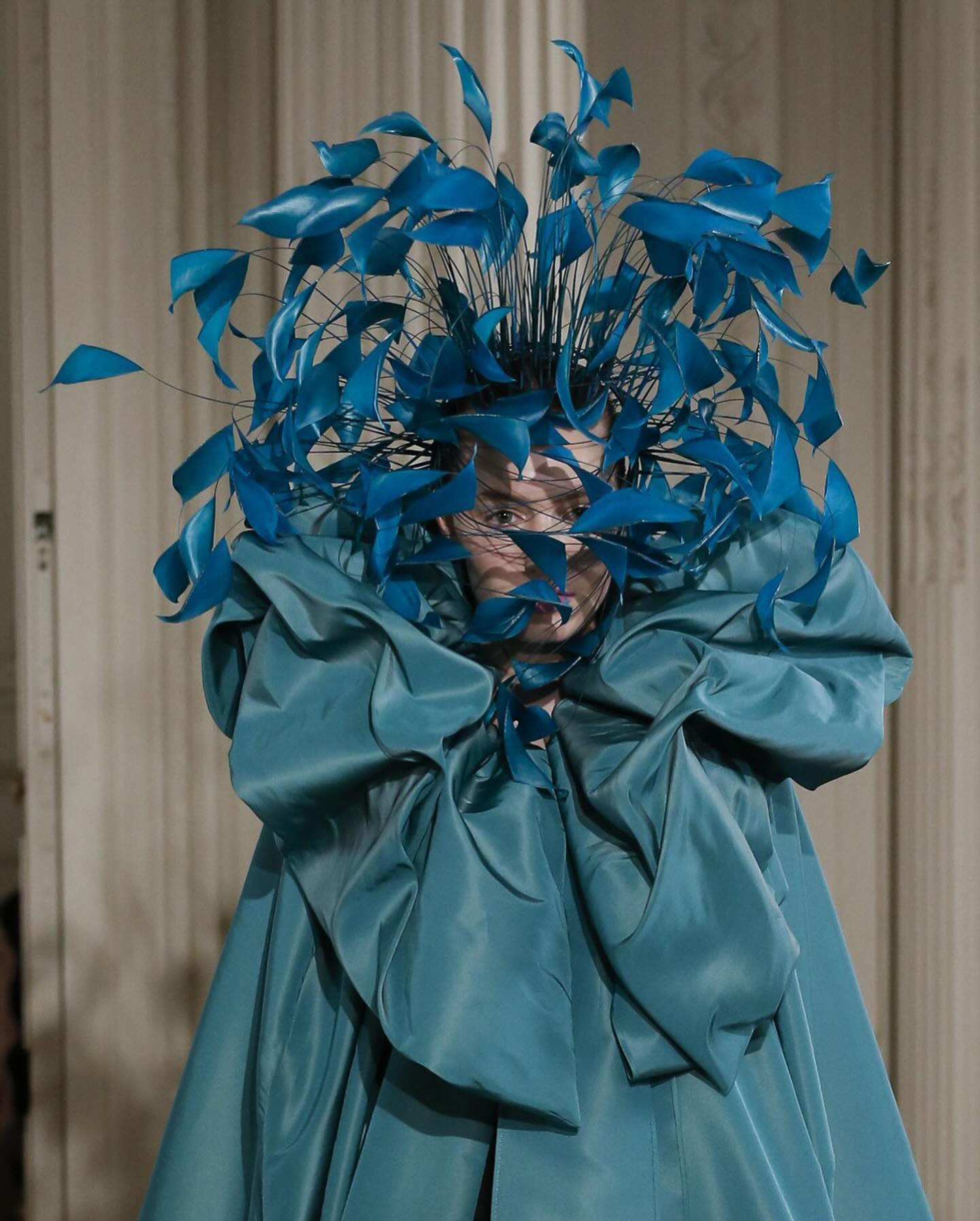 Hinh anh Mong đợi gì từ bộ sưu tập couture đầu tiên của Balenciaga bởi Pierpaolo Piccioli? 2