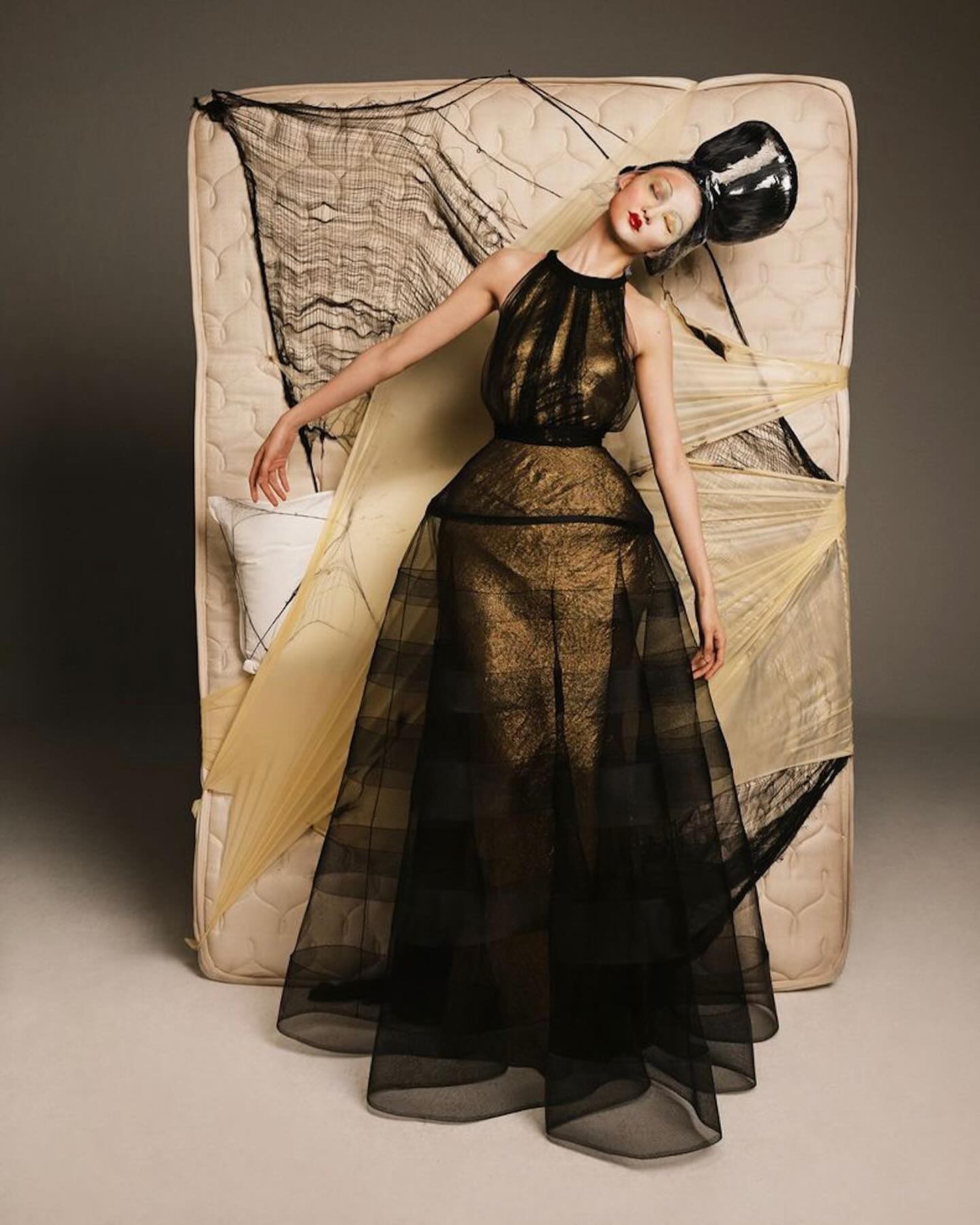 Hinh anh Và chính ở điểm này, Zara không chỉ đang cạnh tranh với H&amp;M hay Shein. Họ đang tái định nghĩa lại vị trí của mình trong toàn bộ hệ sinh thái thời trang. 2