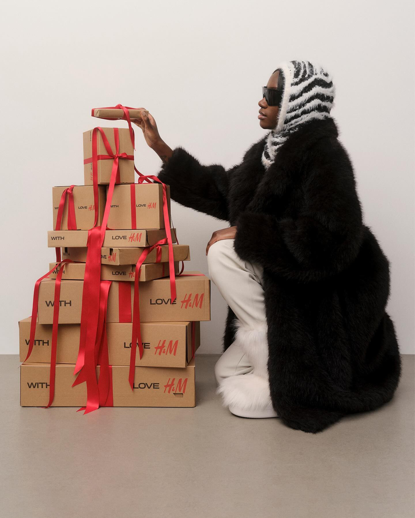 Hinh anh Điều này có nghĩa, Zara hợp tác với Galliano nhằm “mượn” toàn bộ hệ giá trị của ông. 3