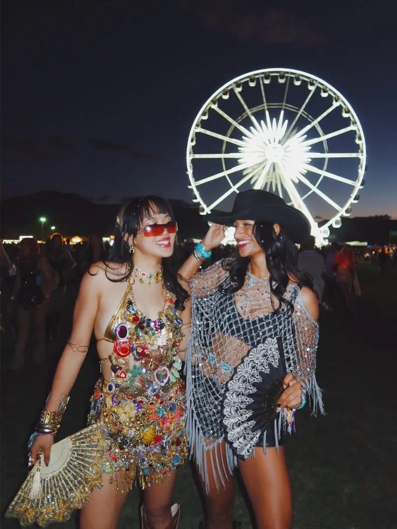 Hinh anh Điểm lại các outfit nổi bật tại sàn runway sa mạc Coachella 16