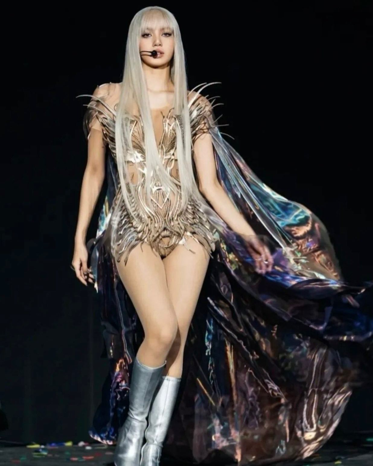 Hinh anh “Bad Angel” LISA chiếm lĩnh thánh địa Coachella 2026 3