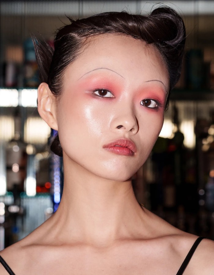 Hinh anh Từ mỹ thuật đến 6 xu hướng trang điểm Xuân Hè 2026 19