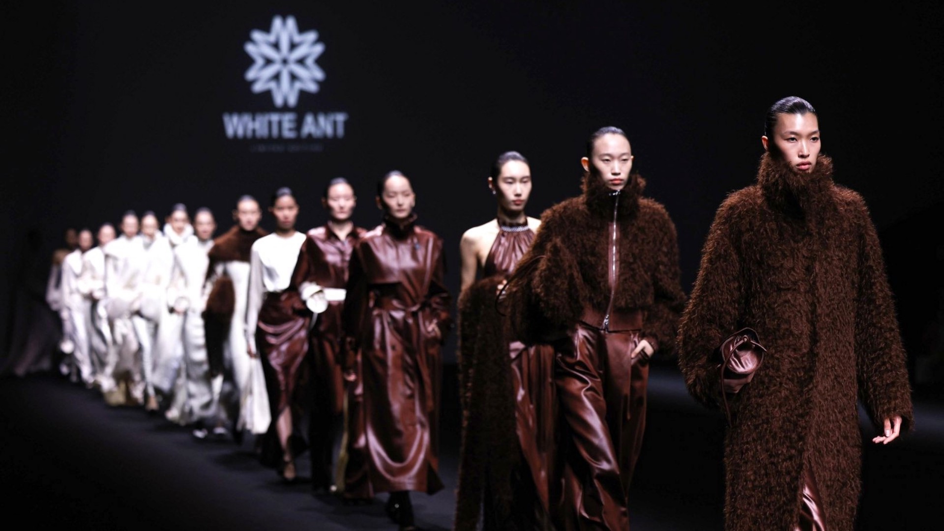 Bền chí - Bền bỉ - Bền vững: WHITE ANT và trái ngọt đầu tiên tại Shanghai Fashion Week