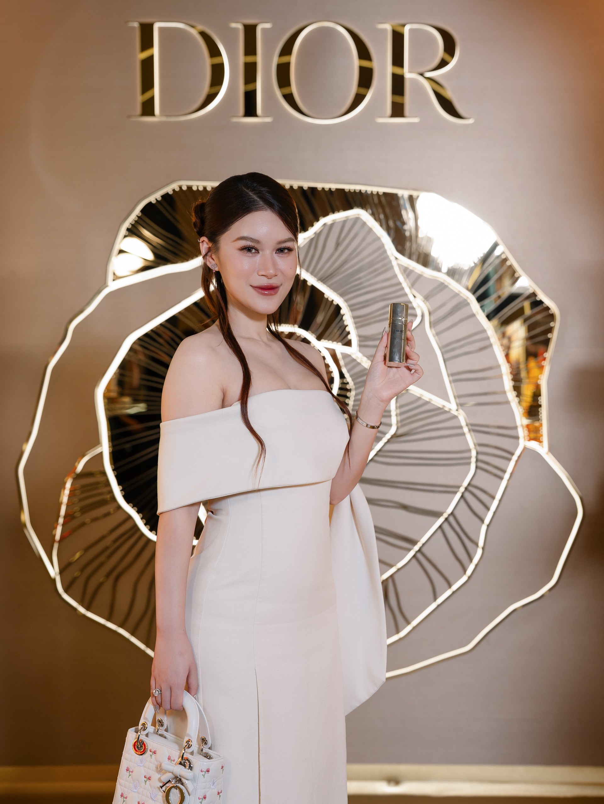 Hinh anh La Micro-Brume de Rose: Làn sương đánh thức sức sống làn da từ Dior Prestige 13
