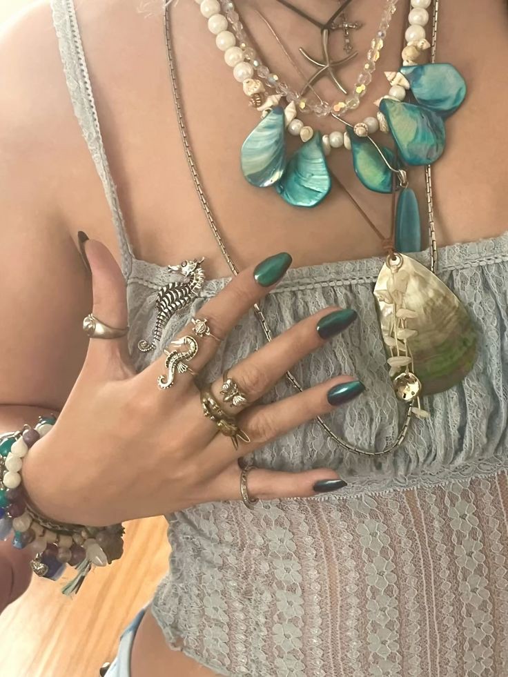 Hinh anh 5 món phụ kiện “xâm chiếm” tủ đồ hè 2026 của hội fashion influencer Việt 4