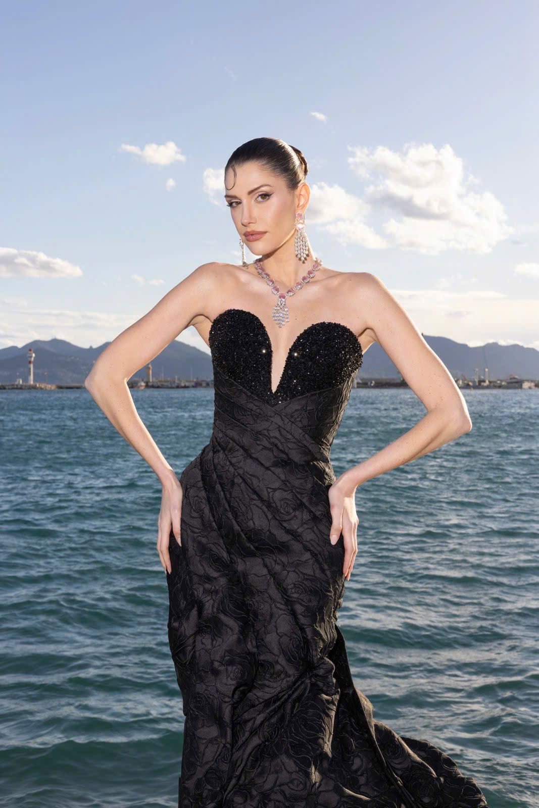 Hinh anh Thiết kế của Lê Thanh Hòa tiếp tục xuất hiện tại Cannes 6