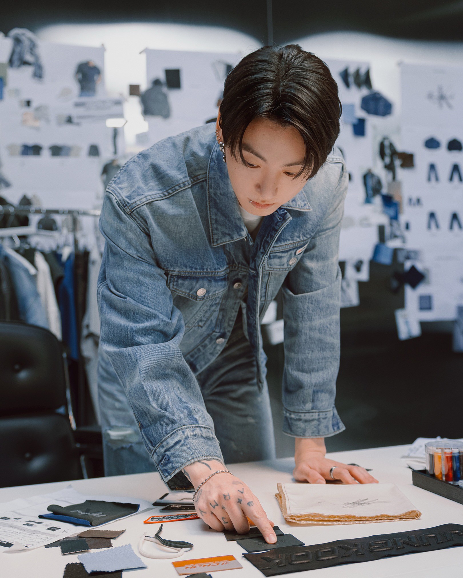 Hinh anh Jung Kook ra mắt bộ sưu tập đầu tay cùng Calvin Klein 4