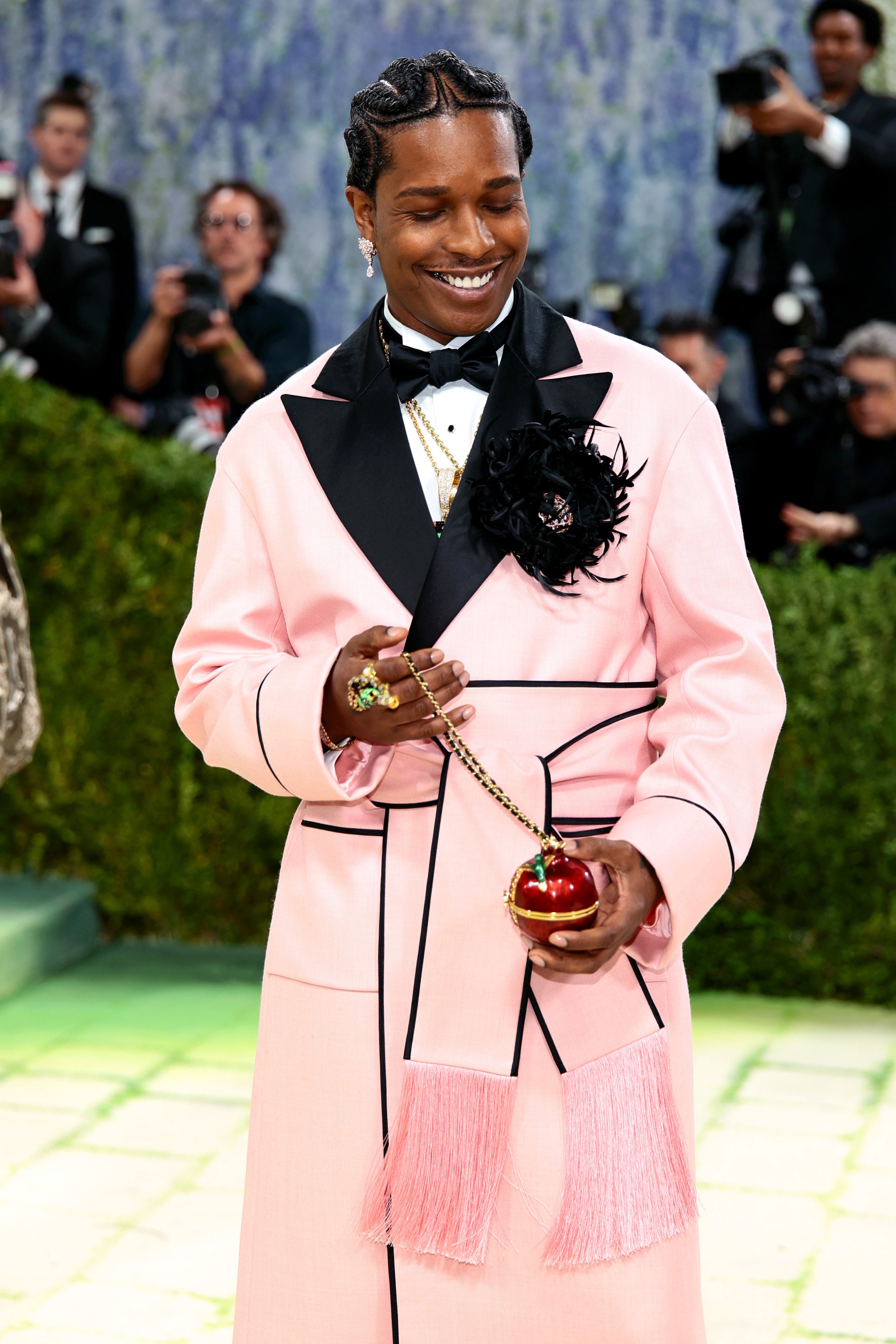 Hinh anh 3.186 giờ chế tác cho một đêm Met Gala: CHANEL “nâng niu” dàn đại sứ như thế nào? 5