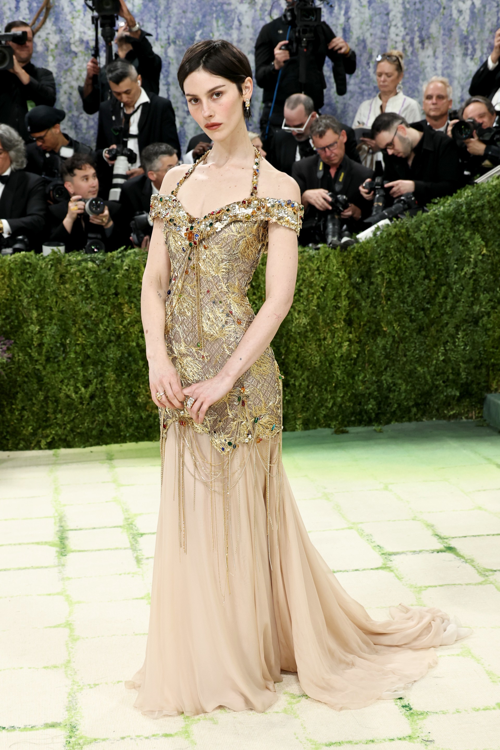 Hinh anh 3.186 giờ chế tác cho một đêm Met Gala: CHANEL “nâng niu” dàn đại sứ như thế nào? 9