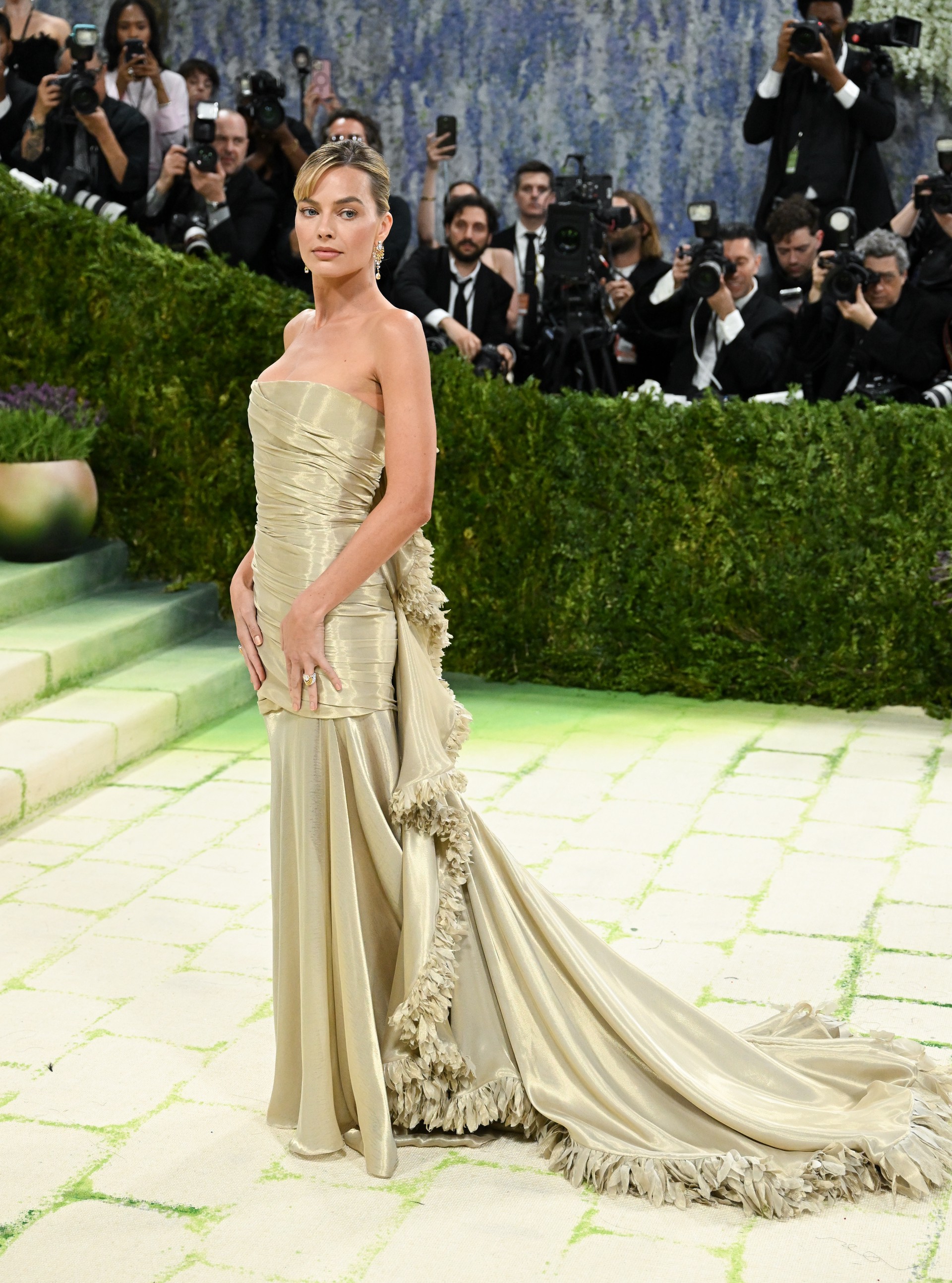 Hinh anh 3.186 giờ chế tác cho một đêm Met Gala: CHANEL “nâng niu” dàn đại sứ như thế nào? 15