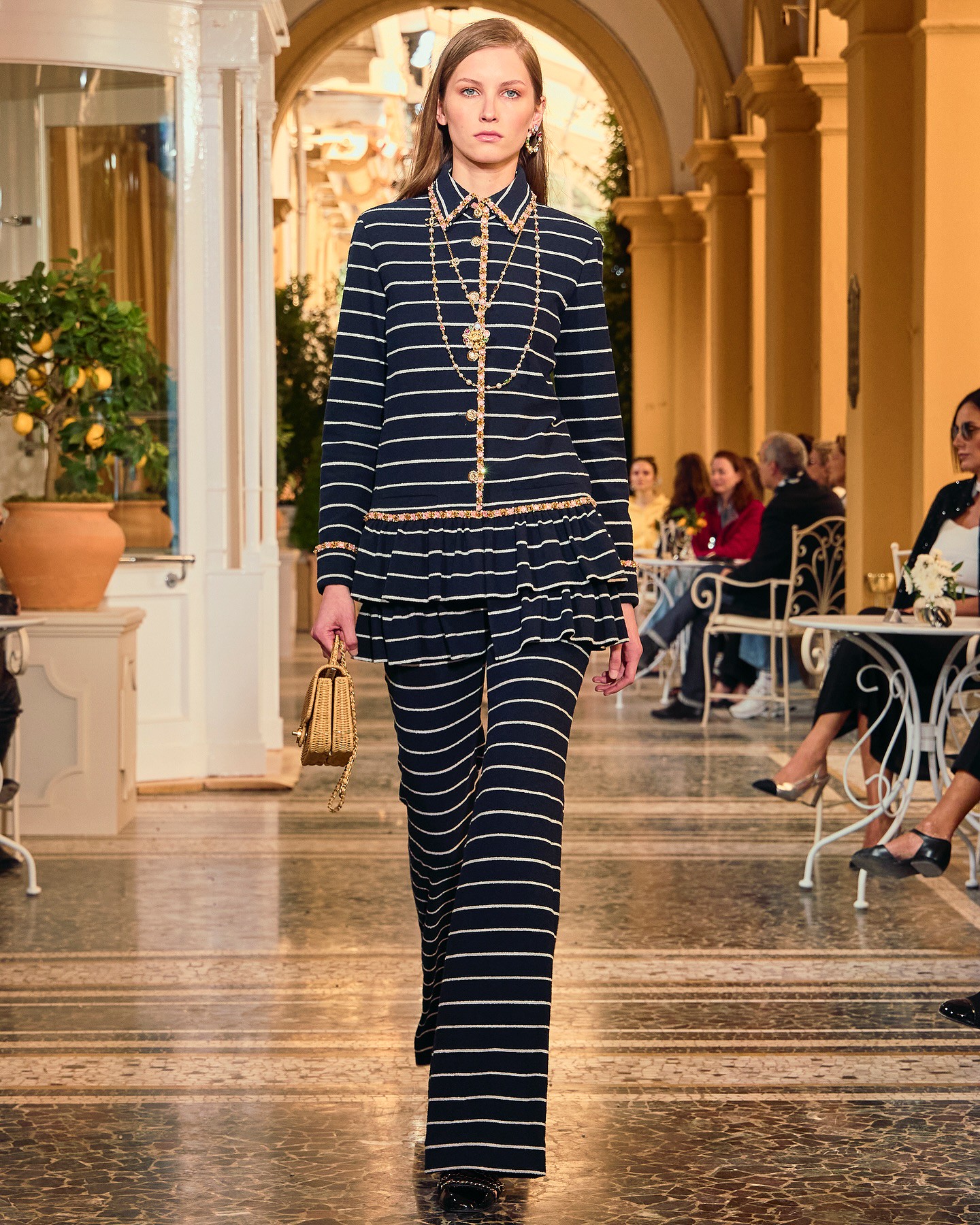 Hinh anh Métiers d’art 2027: Chanel viết tiếp giấc mộng Ý tại Rome 6