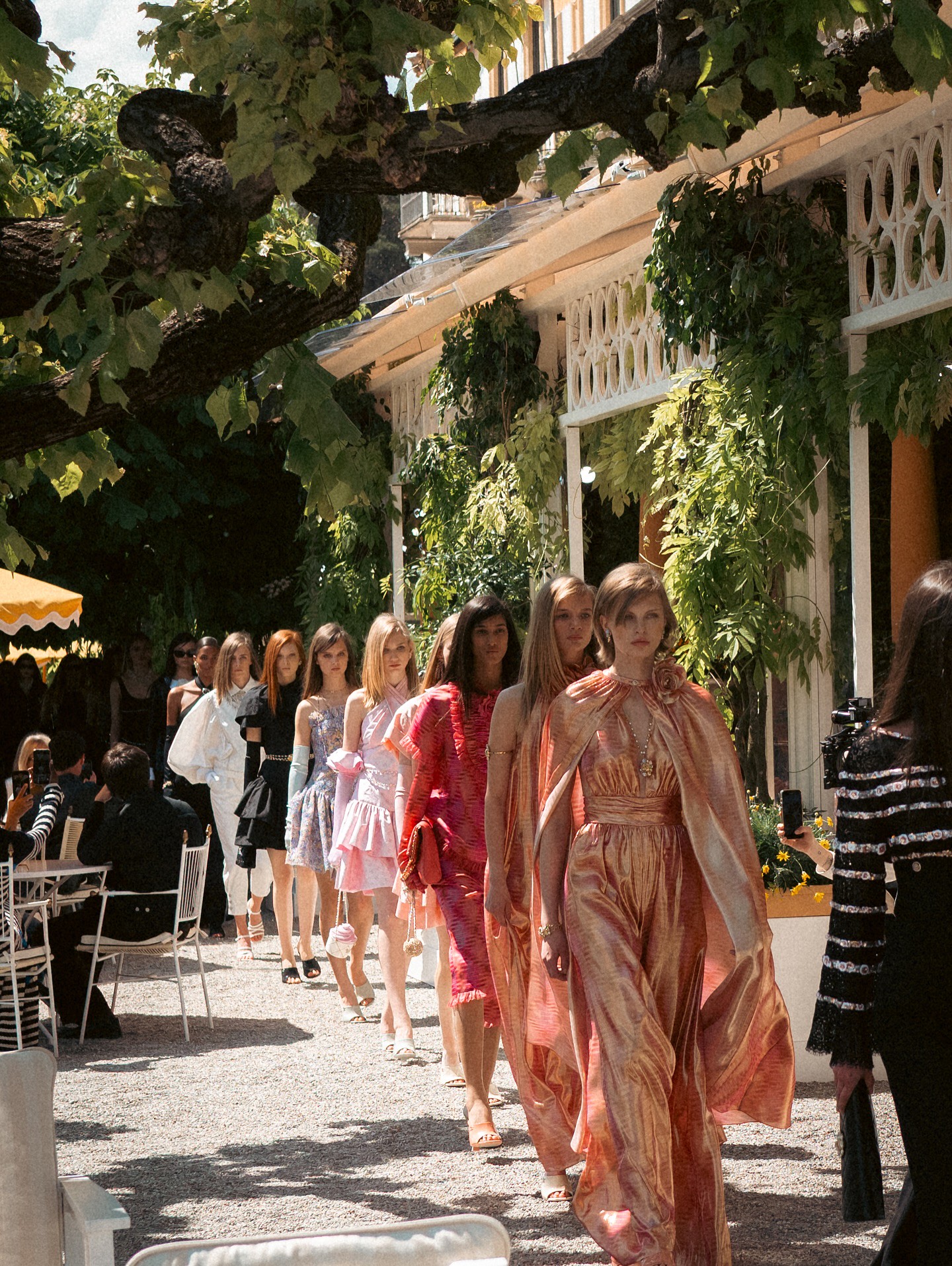 Hinh anh Métiers d’art 2027: Chanel viết tiếp giấc mộng Ý tại Rome 4