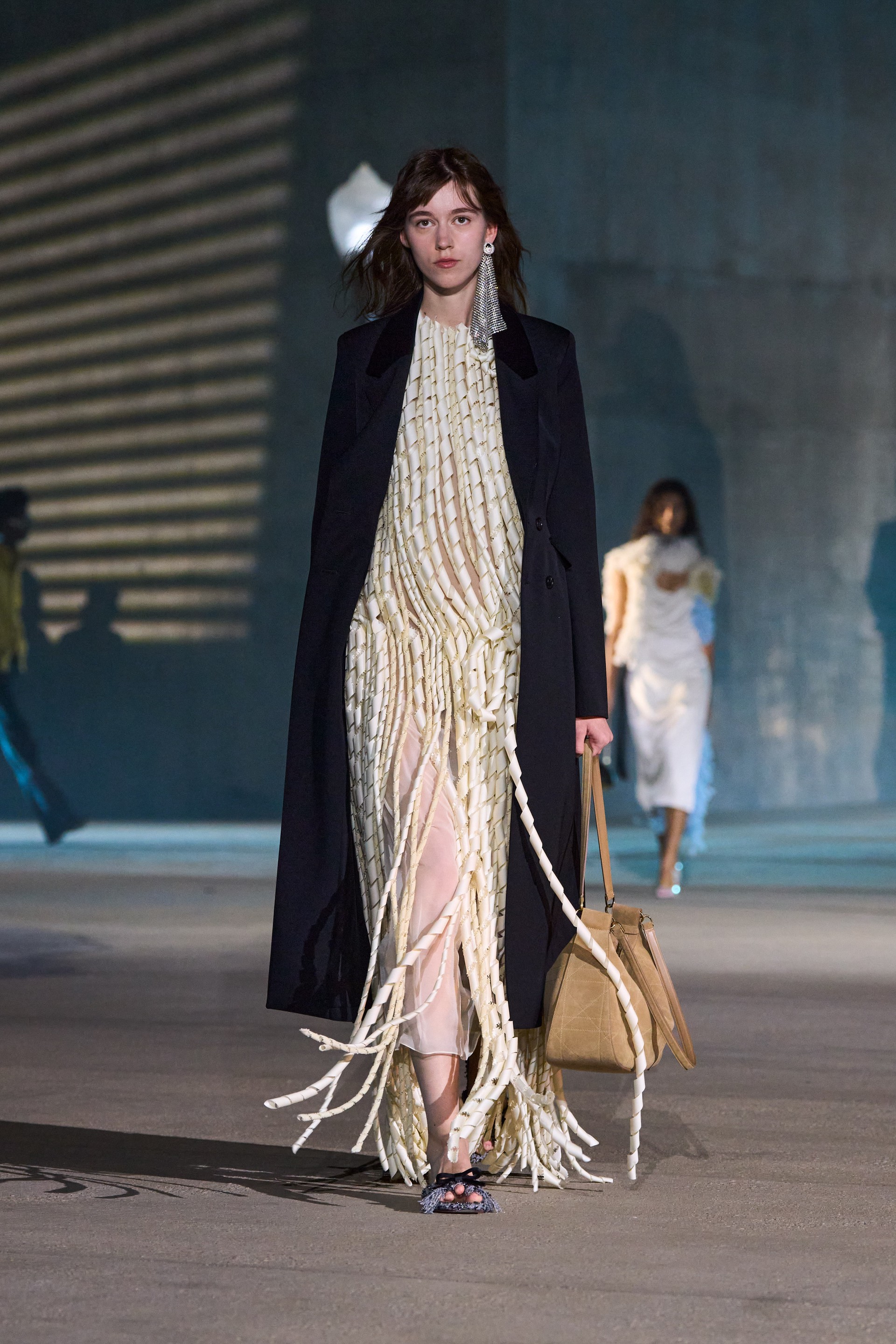 Hinh anh Những thước phim Film Noir "nhuộm đen" sàn runway 7