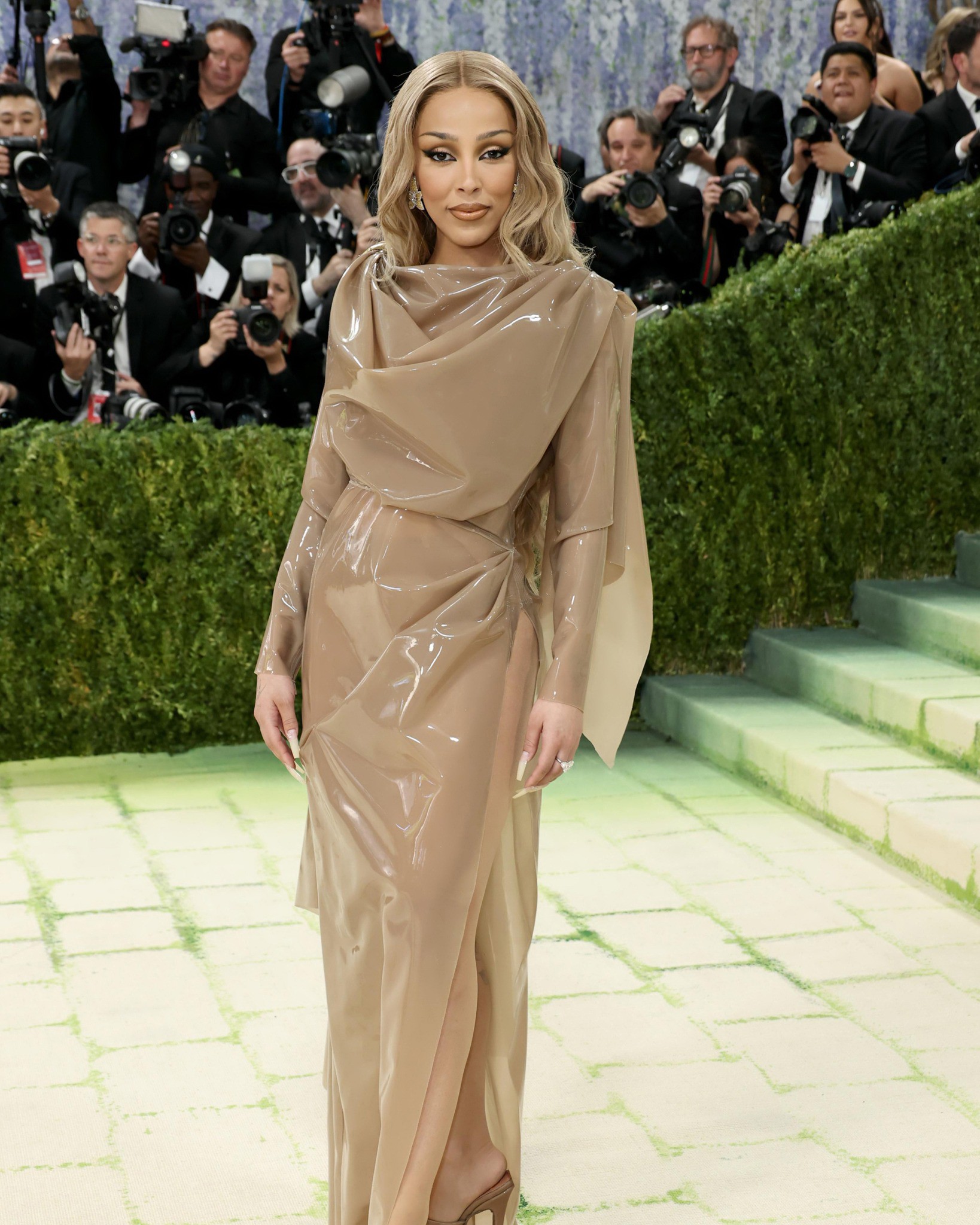 Hinh anh Thương hiệu phủ sóng dày đặc tại Met Gala gọi tên Saint Laurent? 11