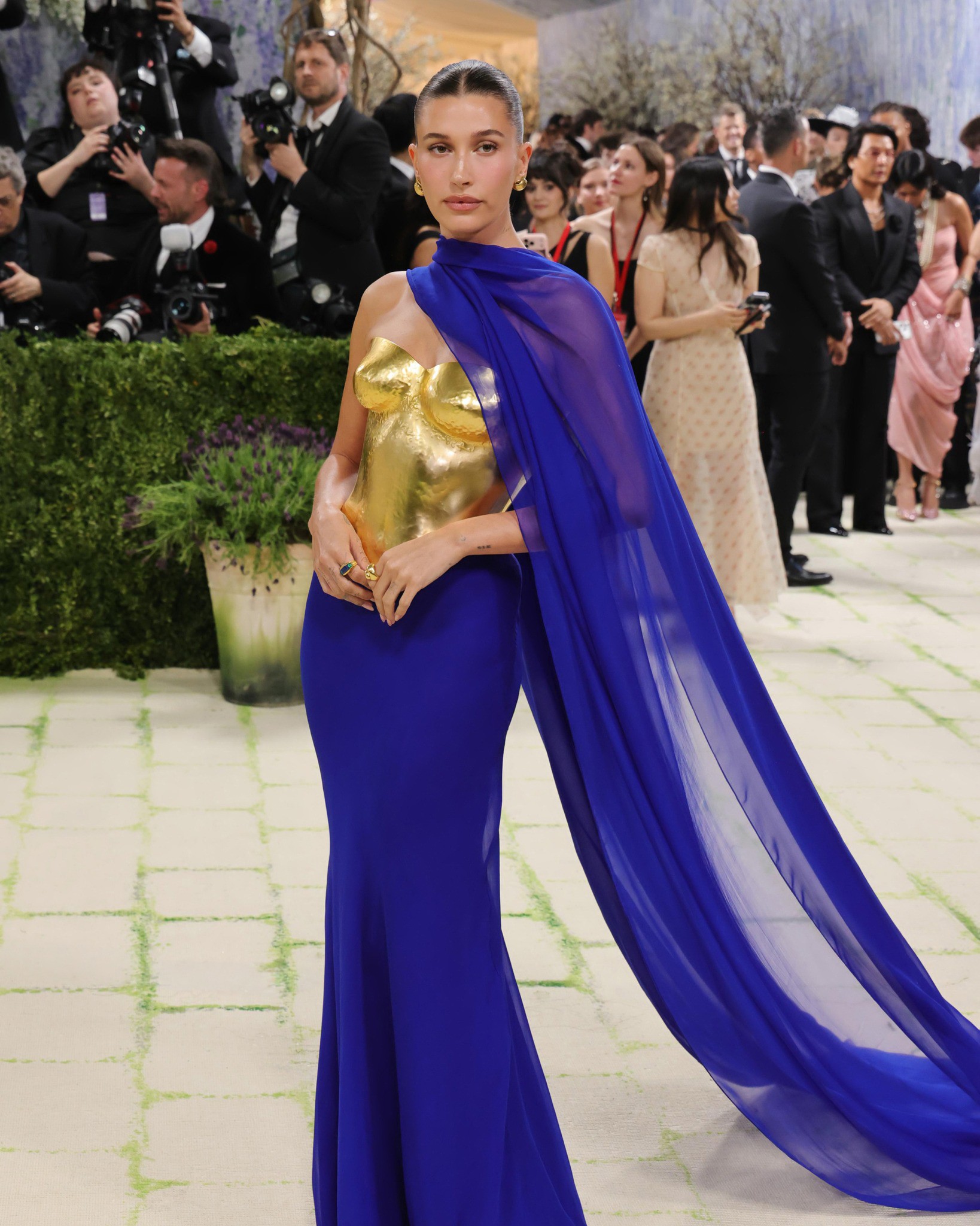 Hinh anh Thương hiệu phủ sóng dày đặc tại Met Gala gọi tên Saint Laurent? 7