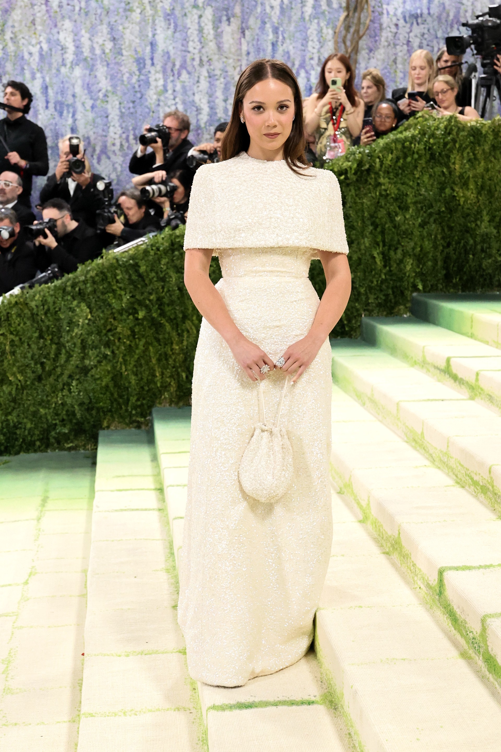 Hinh anh Laufey, Camila Morrone và Anderson .Paak mang tinh thần Tory Burch lên thềm Met Gala 2026 2