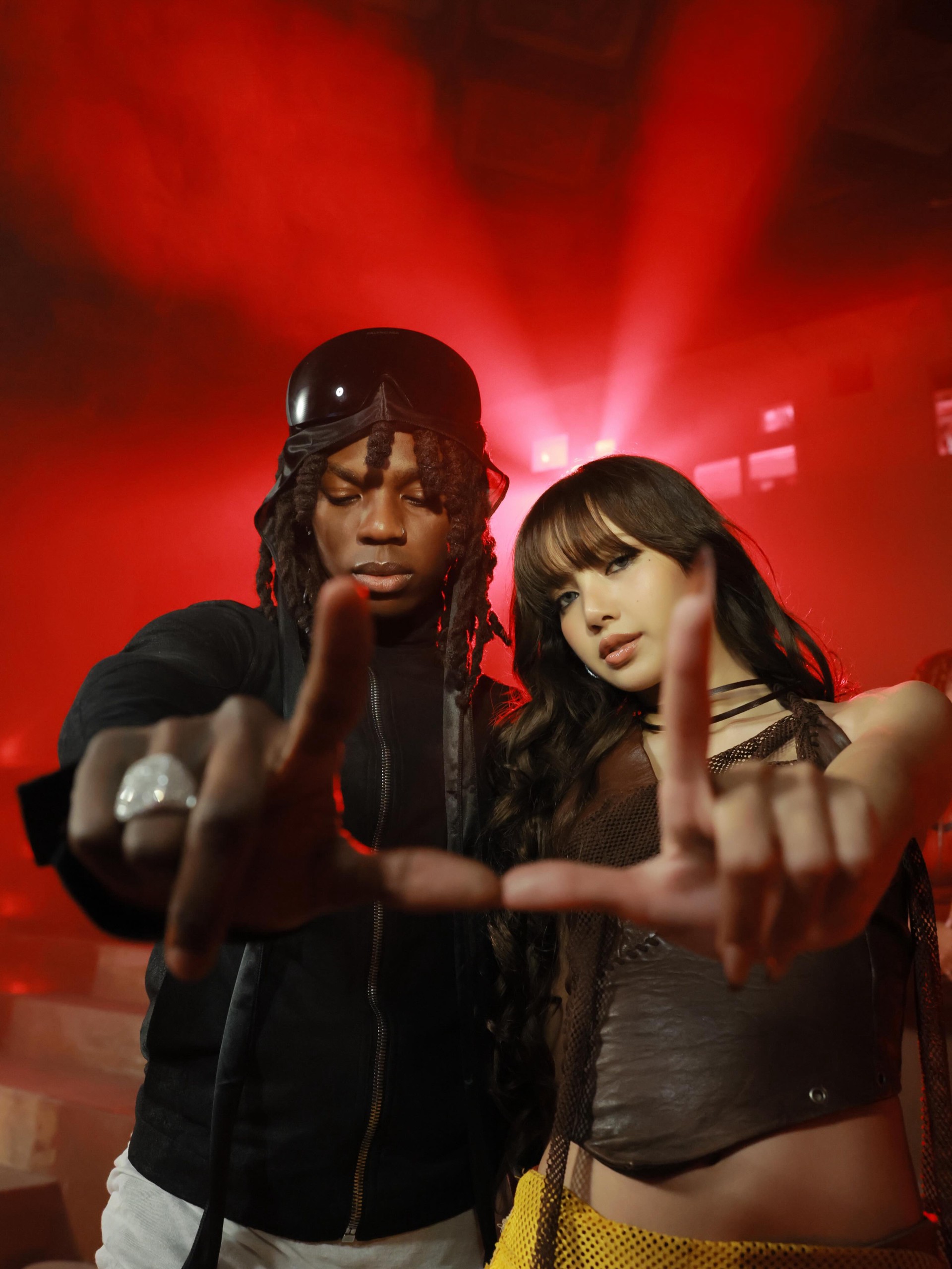 Hinh anh LISA mở màn World Cup 2026 với màn kết hợp xuyên lục địa cùng Anitta và Rema 4