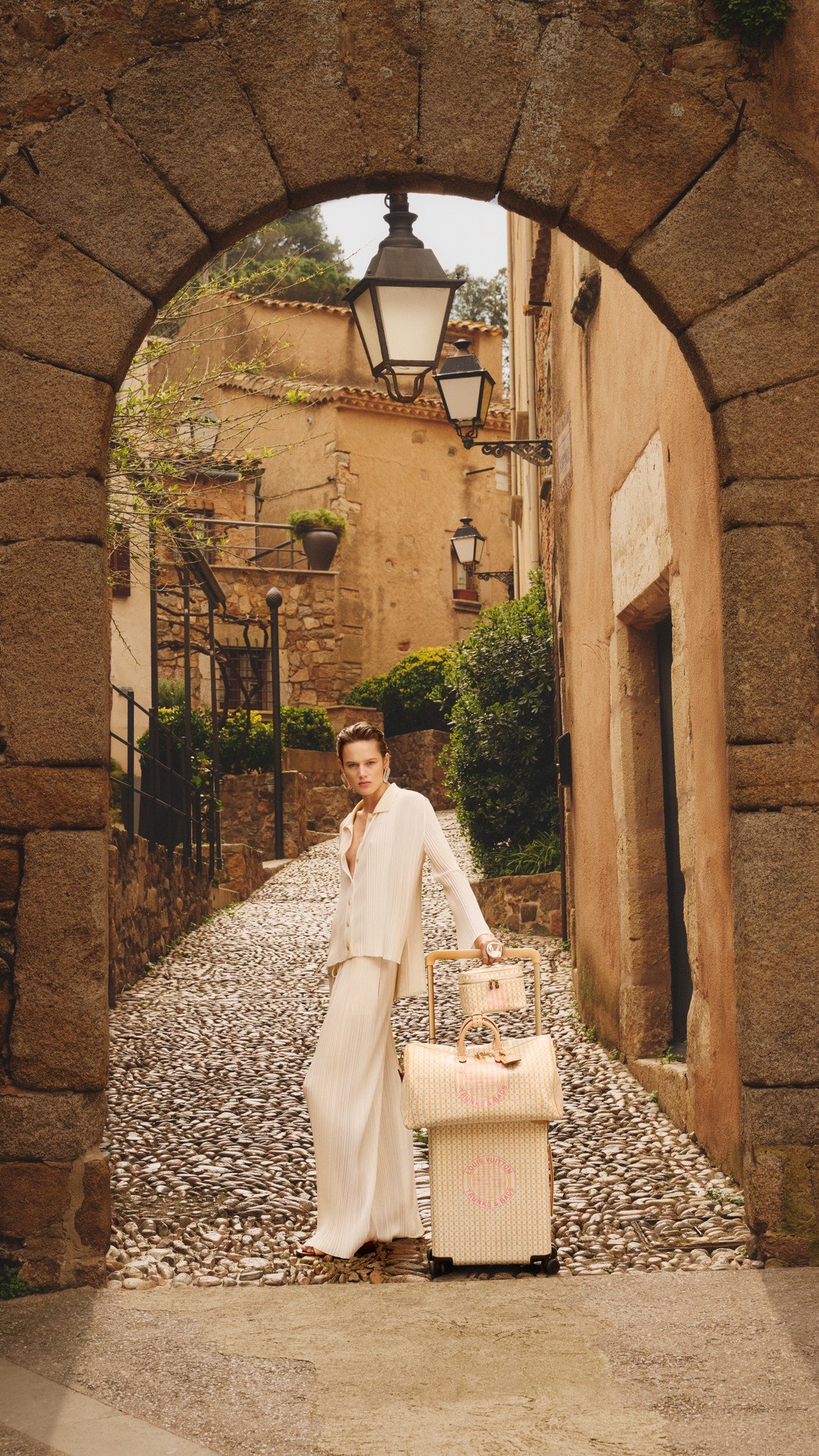 Hinh anh Louis Vuitton gọi tên mùa hè bằng Resort Collection 2026 5