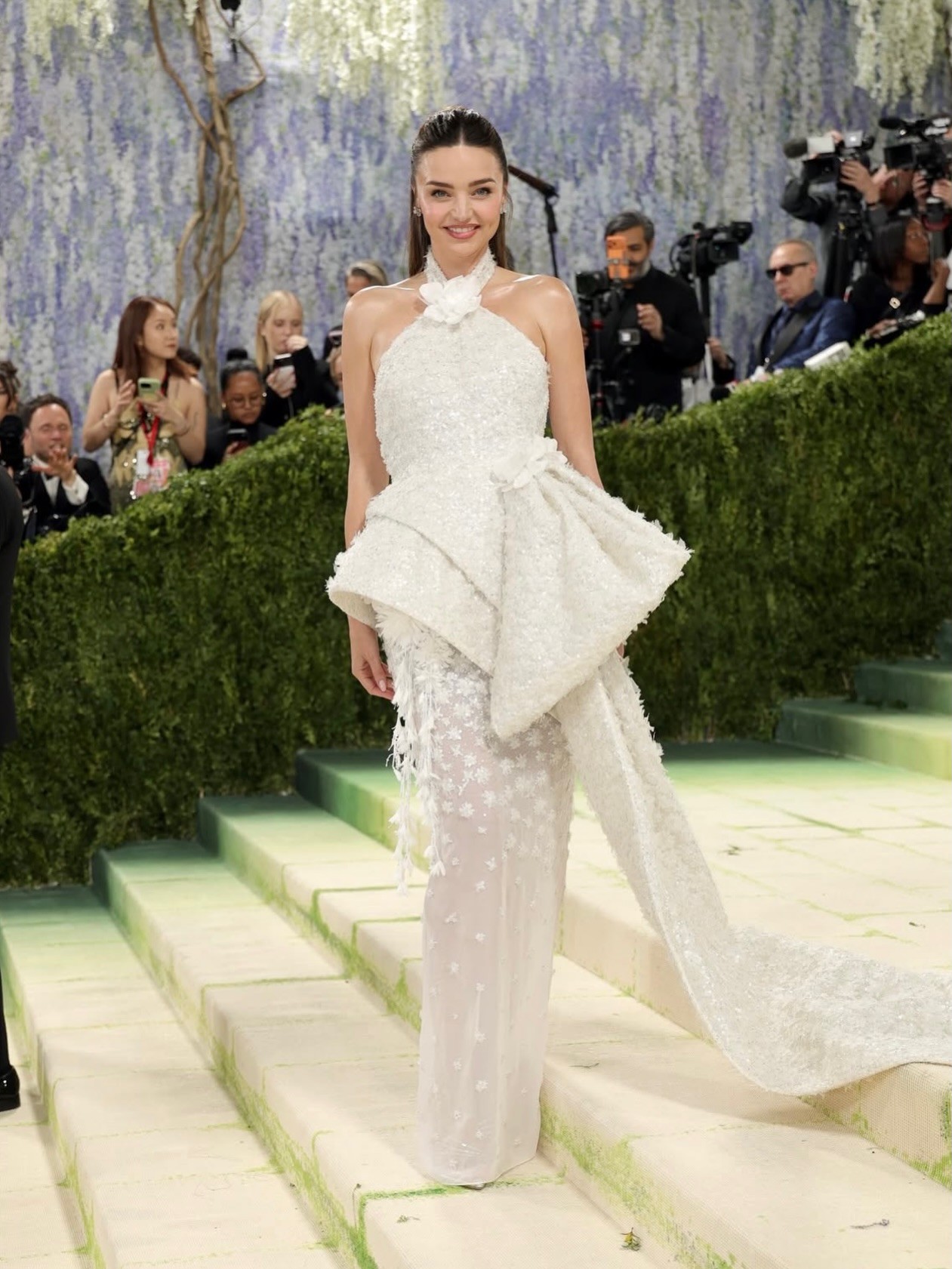 Hinh anh Khi Dior biến thảm xanh Met Gala 2026 thành "triển lãm nghệ thuật sống" 11
