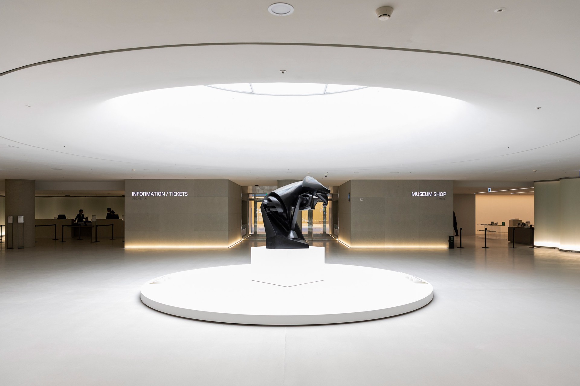 Hinh anh Ba không gian dẫn lối Métiers d’art của CHANEL tại Seoul 12