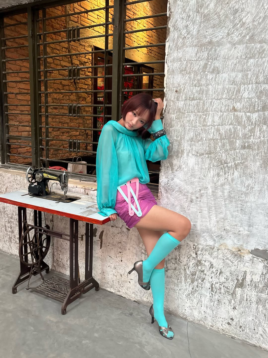 Hinh anh 5 món phụ kiện “xâm chiếm” tủ đồ hè 2026 của hội fashion influencer Việt 21